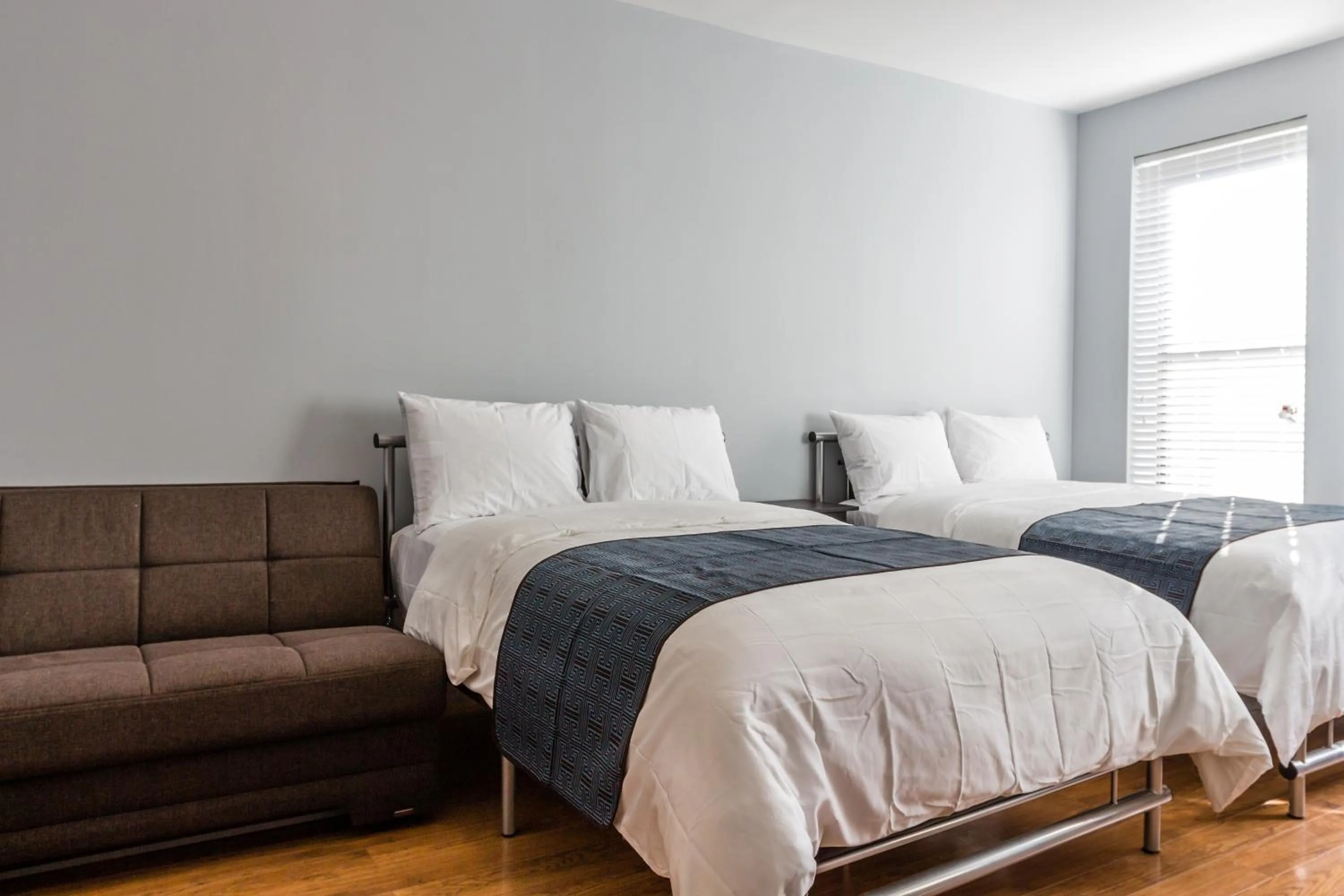 Day, Bed in The Park Ave North