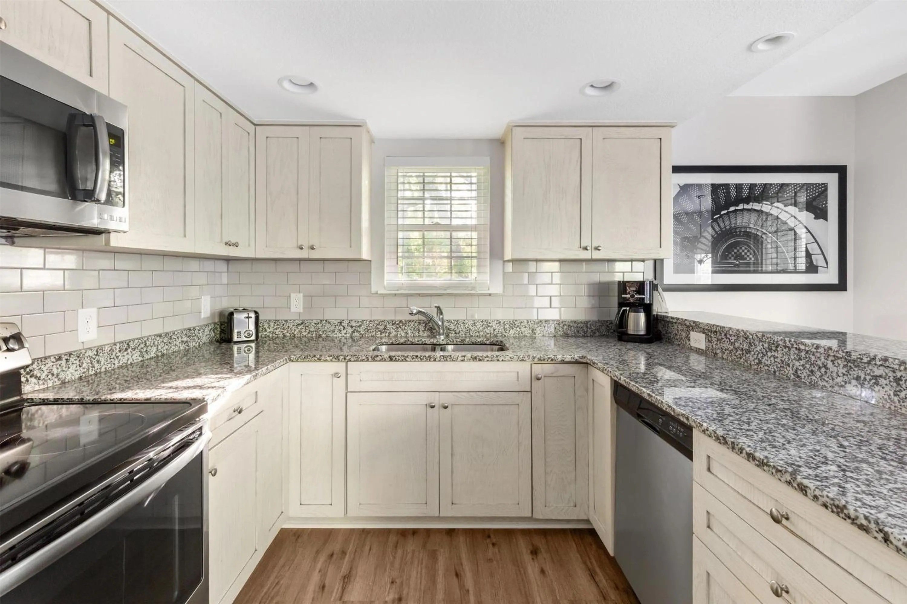 Kitchen or kitchenette in Hilton Vacation Club Beachwoods Kitty Hawk