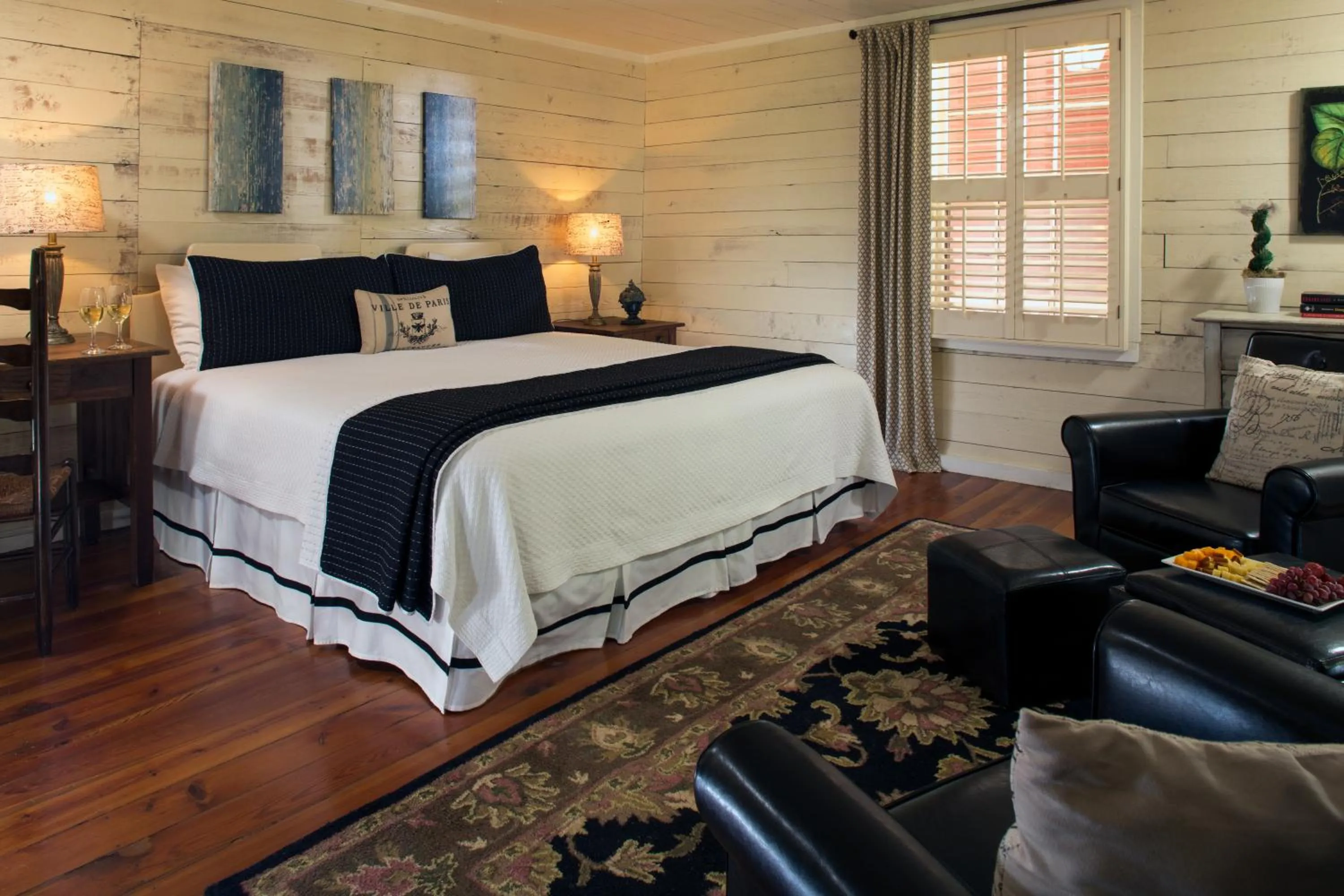 Bed in Glen-Ella Springs Hotel & Restaurant