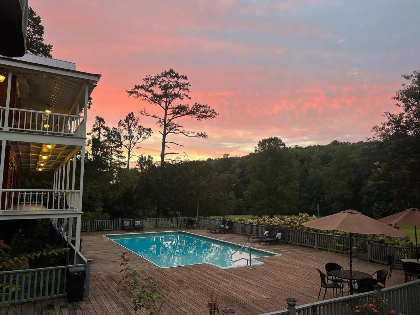 Glen-Ella Springs Hotel & Restaurant