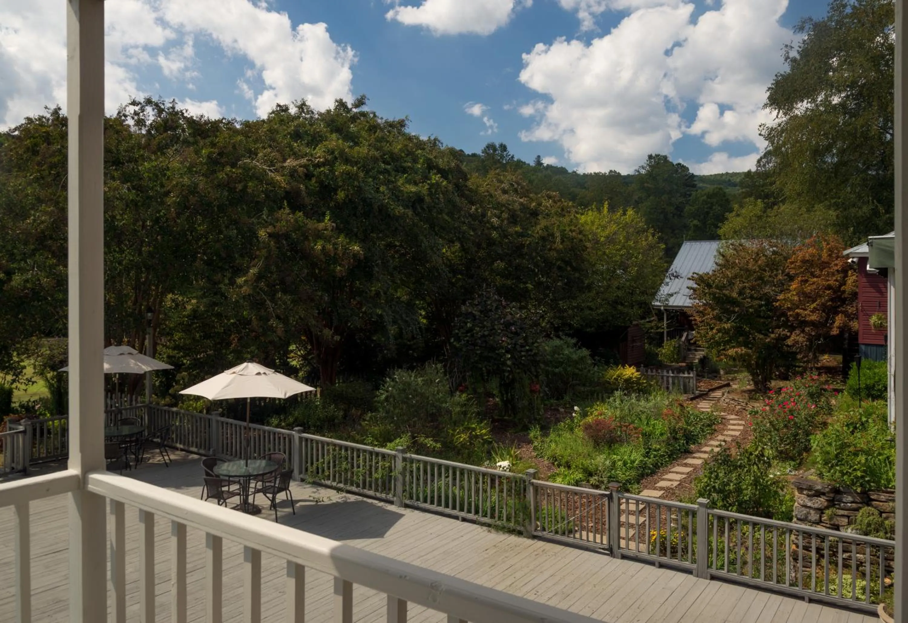 Garden view in Glen-Ella Springs Hotel & Restaurant