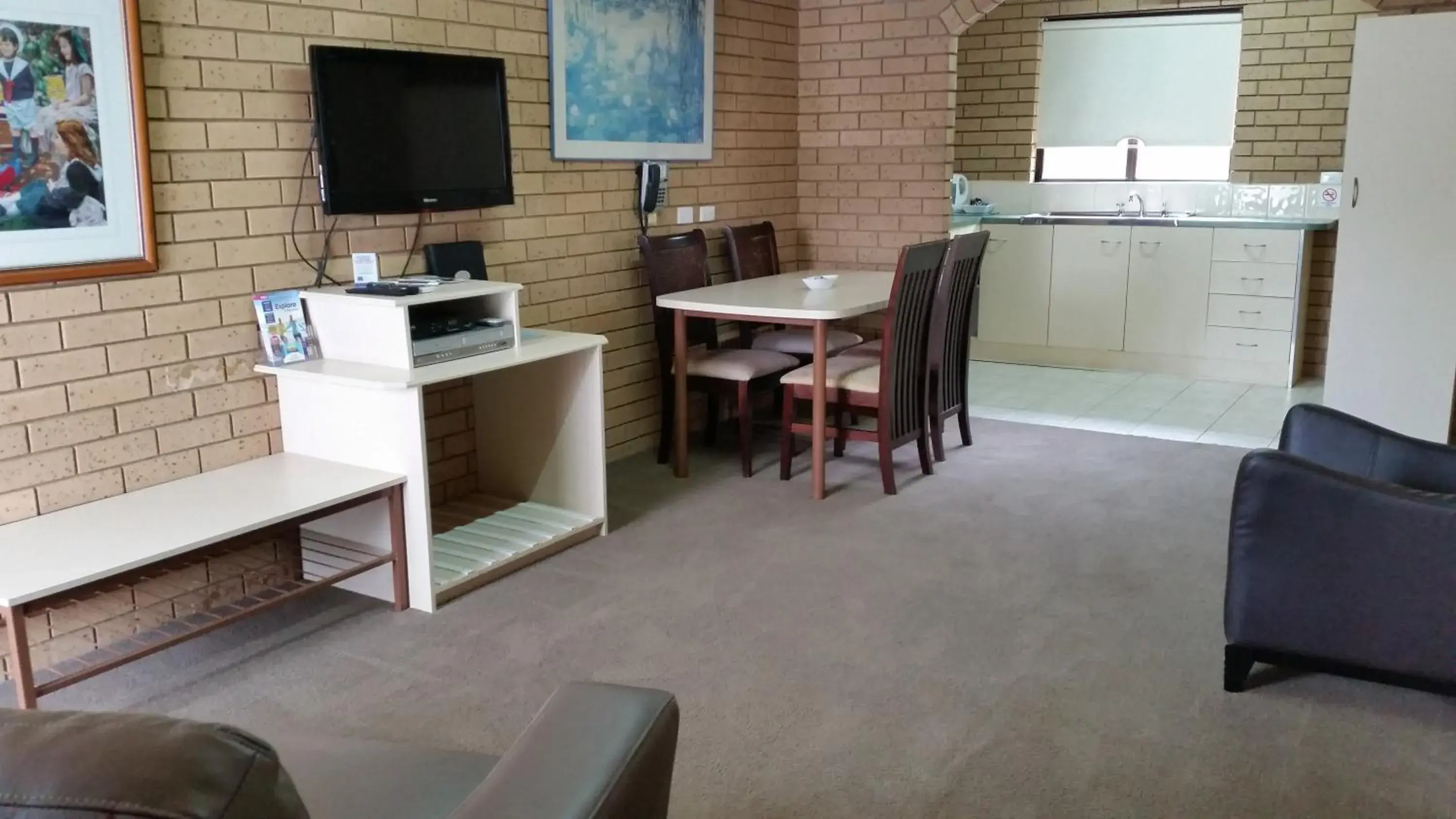 Two Bedroom Family Suite in Sunrise Motel Two Bedroom Family Suite in Sunrise Motel