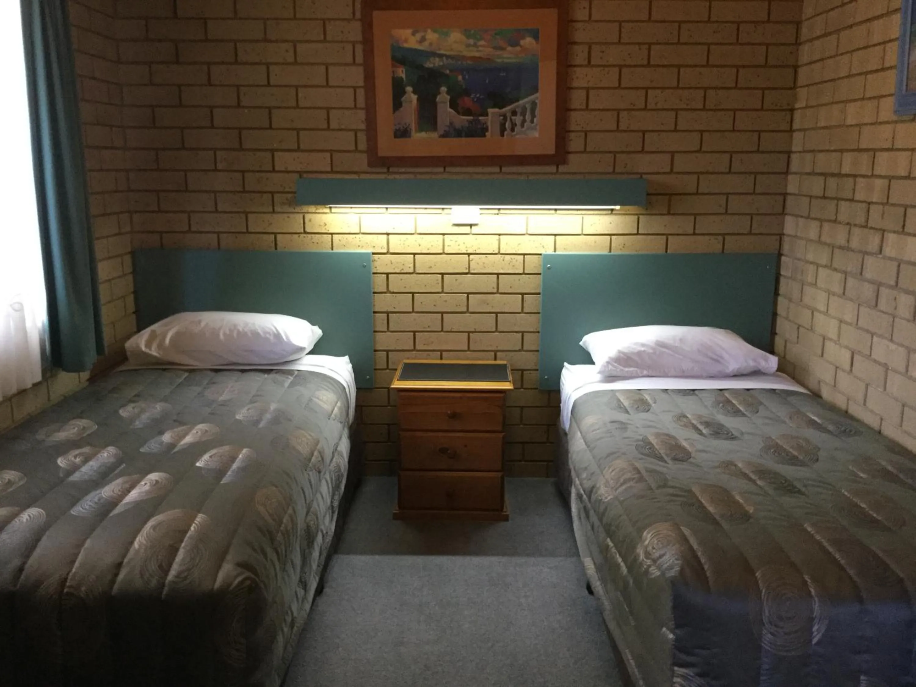 Bed in Sunrise Motel