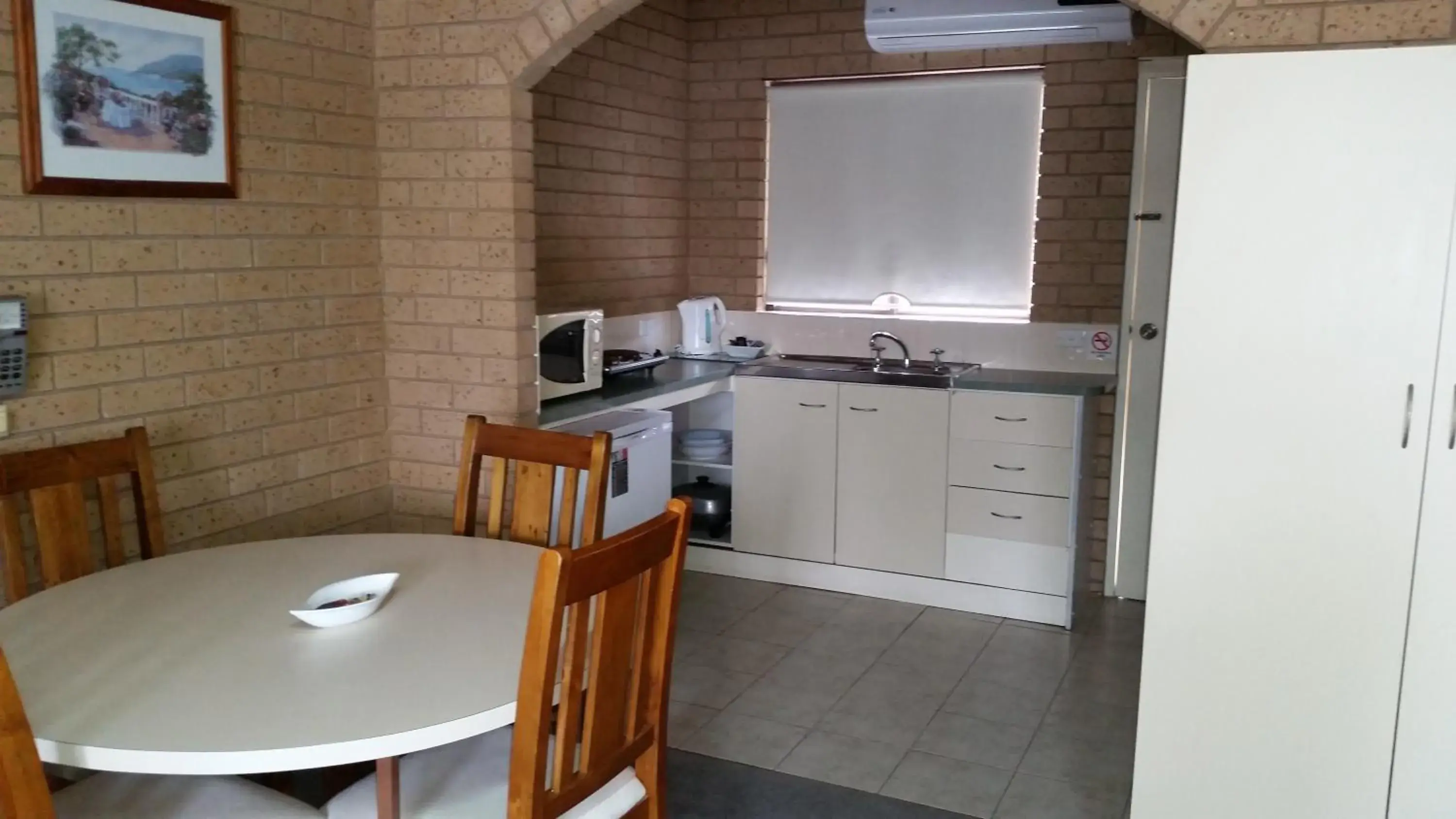 Queen Room in Sunrise Motel Queen Room in Sunrise Motel