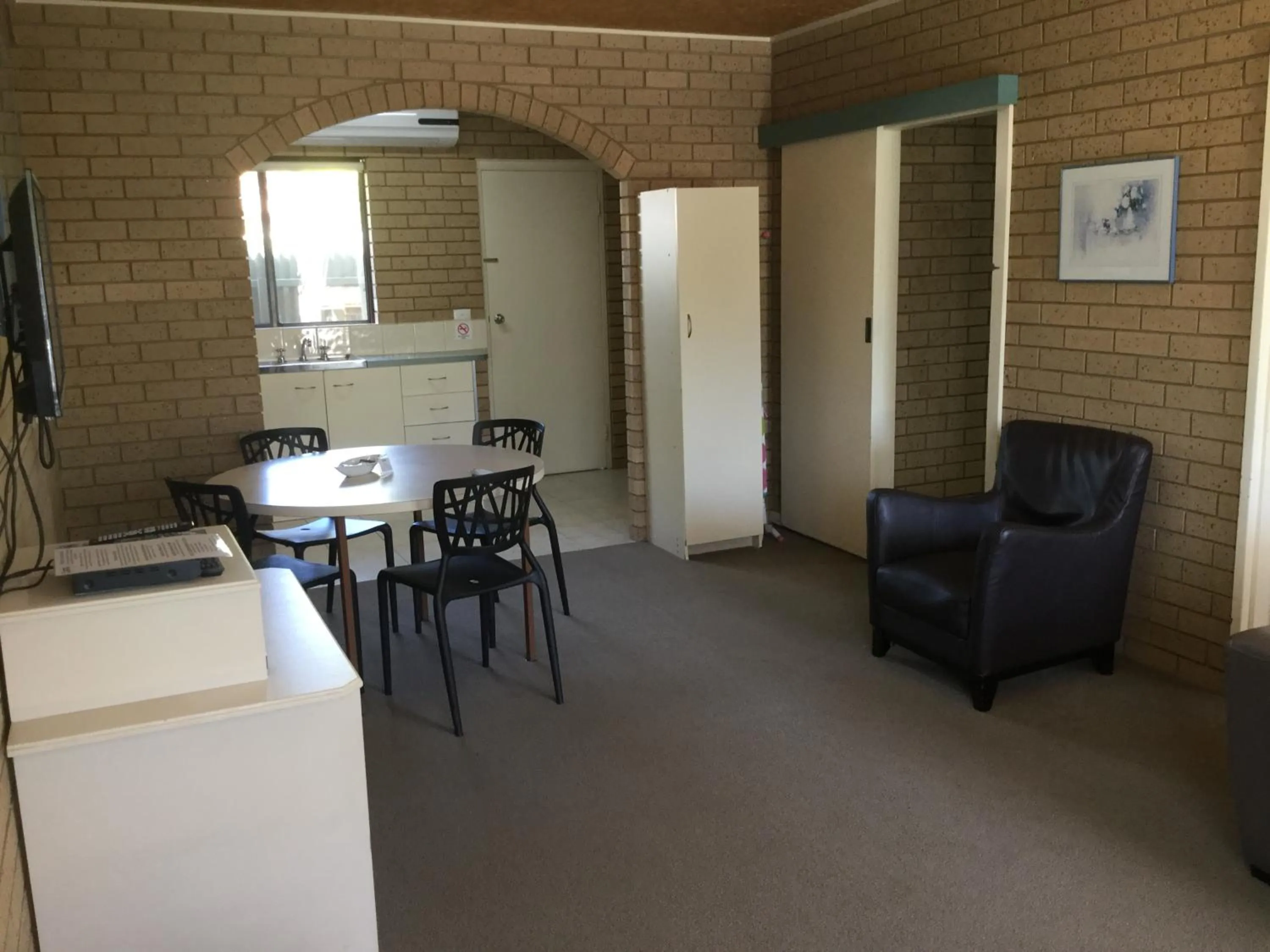 Living room in Sunrise Motel