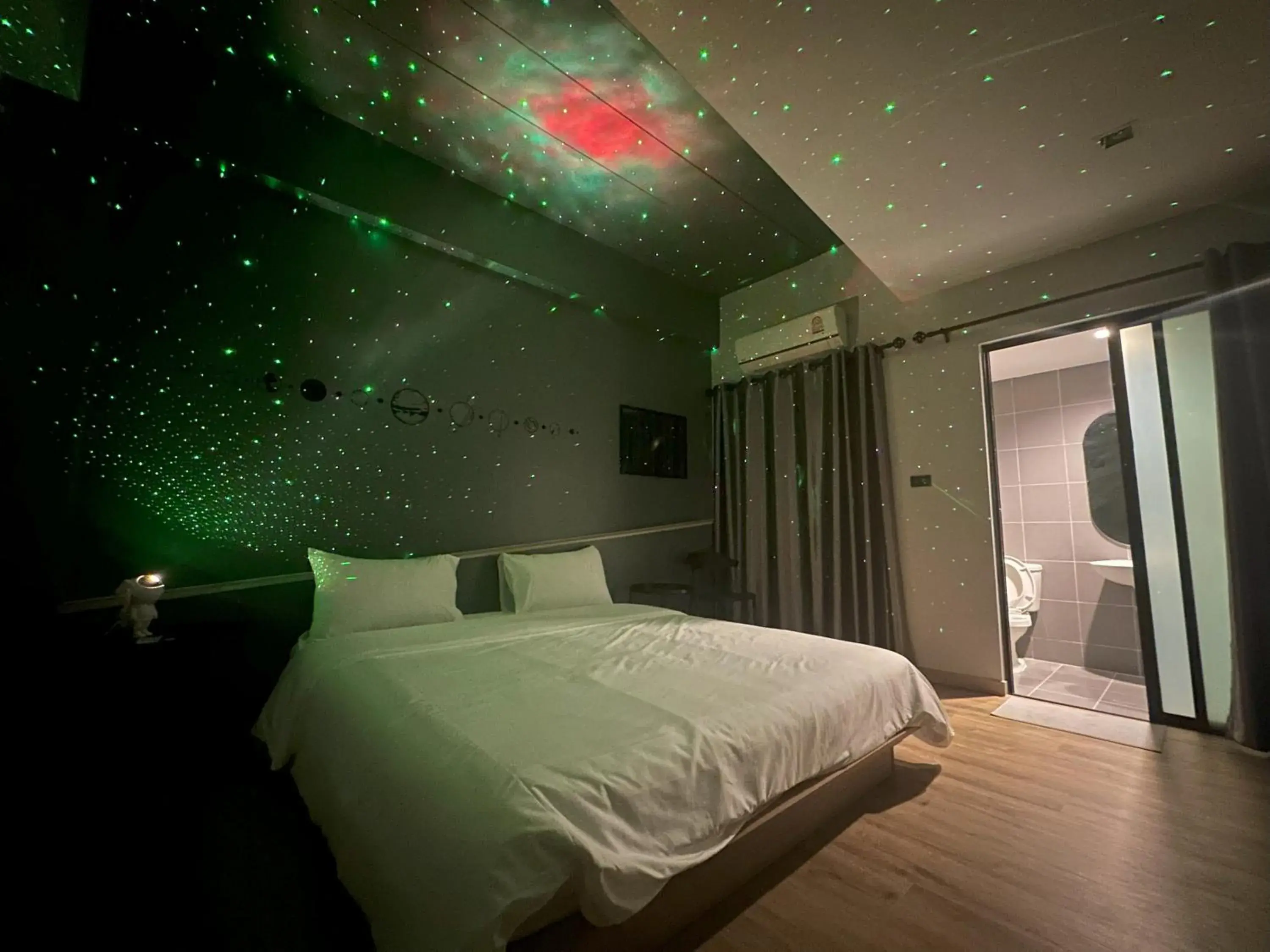 Deluxe Double Room with Balcony in Bed-room at Suvarnabhumi Airport - Newly renovated Deluxe Double Room with Balcony in Bed-room at Suvarnabhumi Airport - Newly renovated