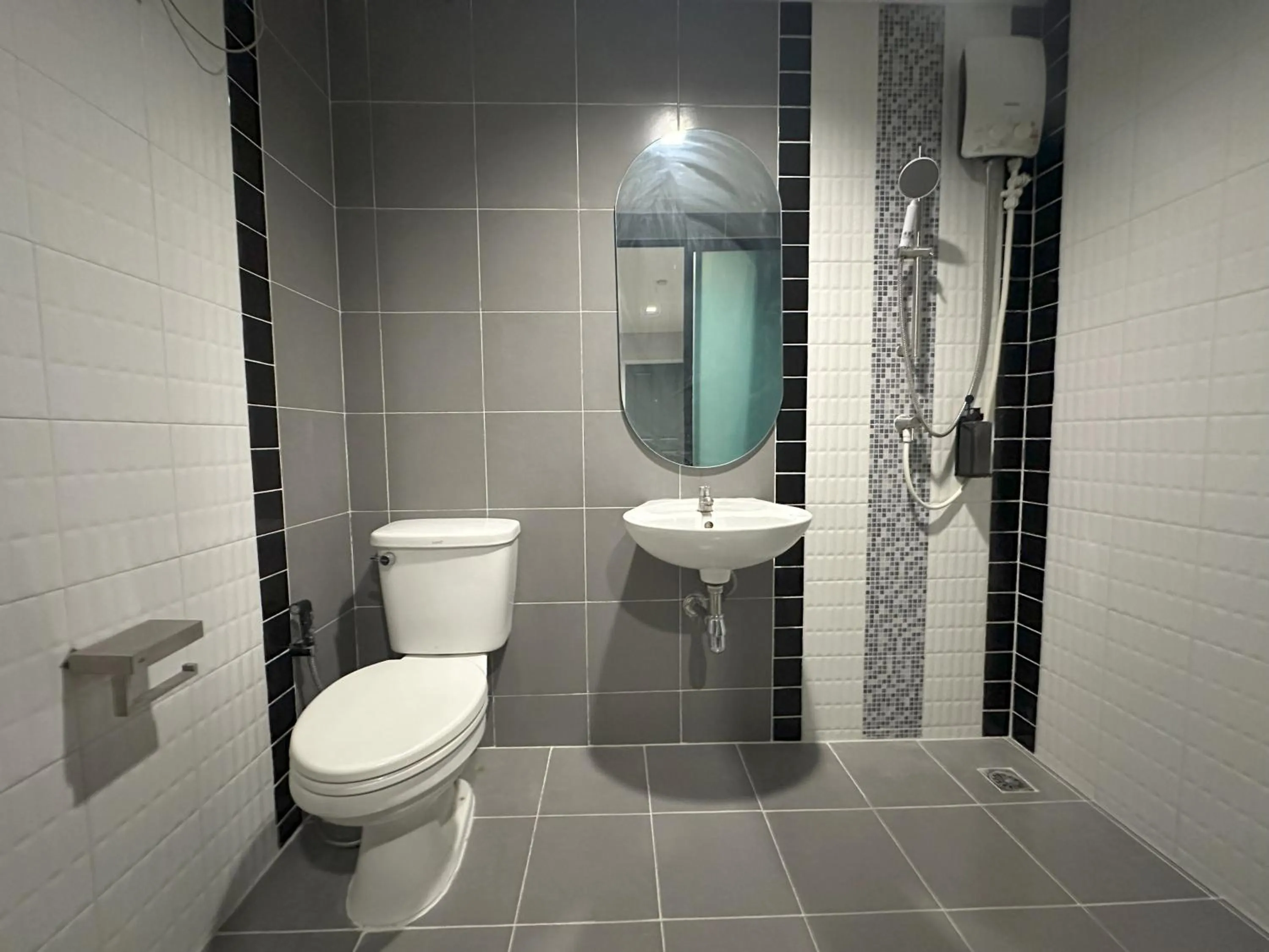 Shower in Bed-room at Suvarnabhumi Airport - Newly renovated