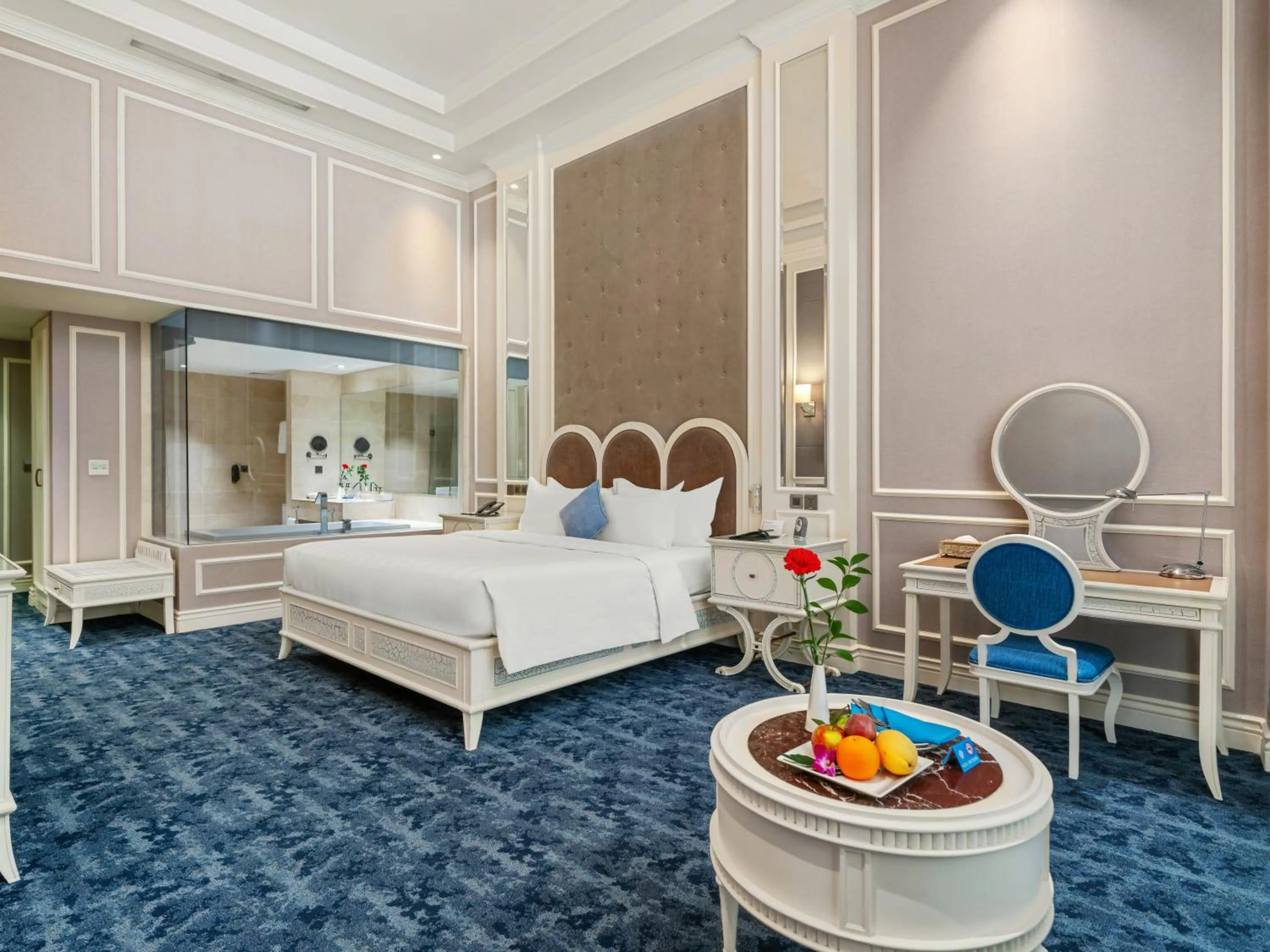 Bed in Wyndham Legend Halong