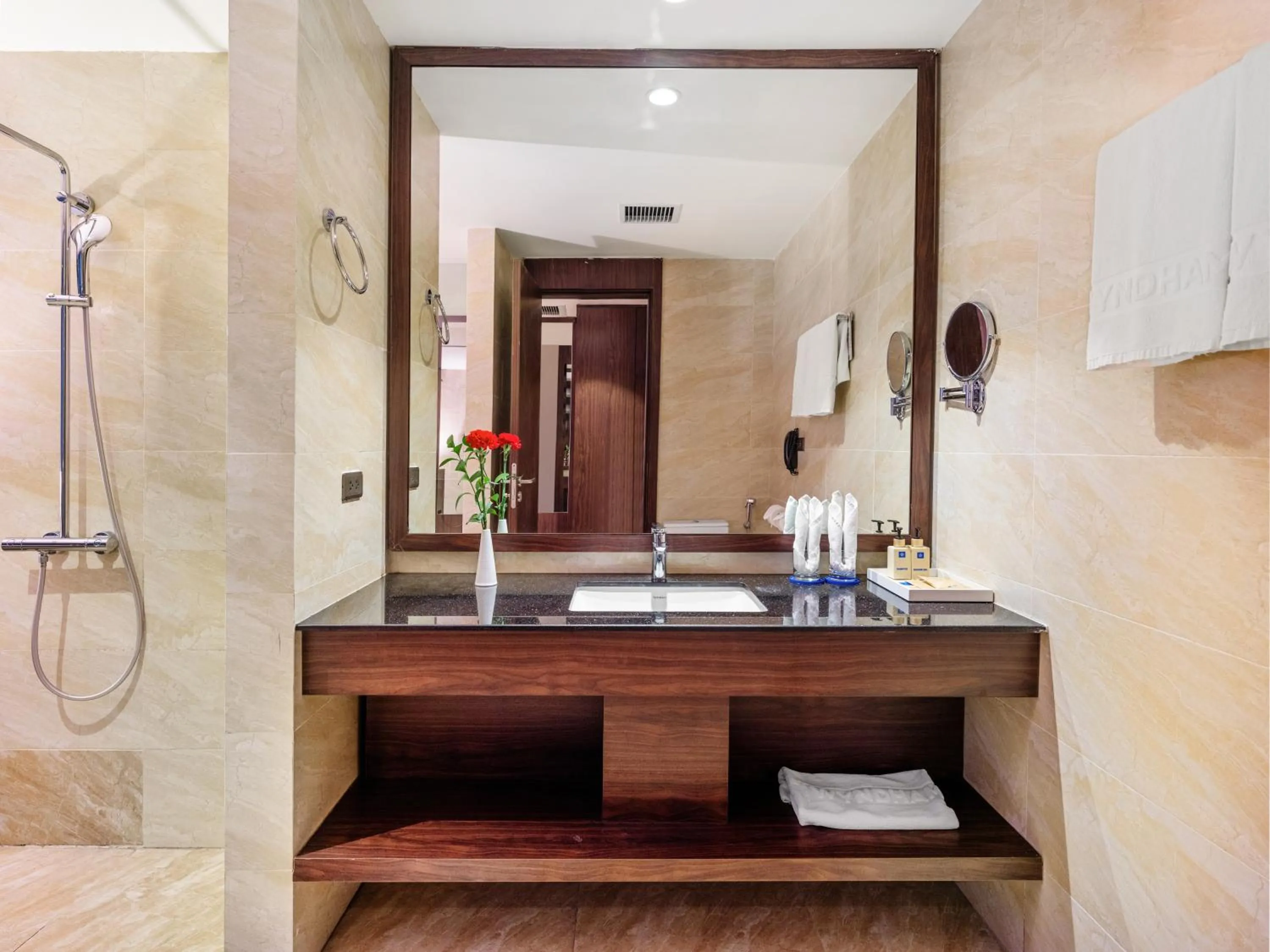 Wyndham Legend Halong