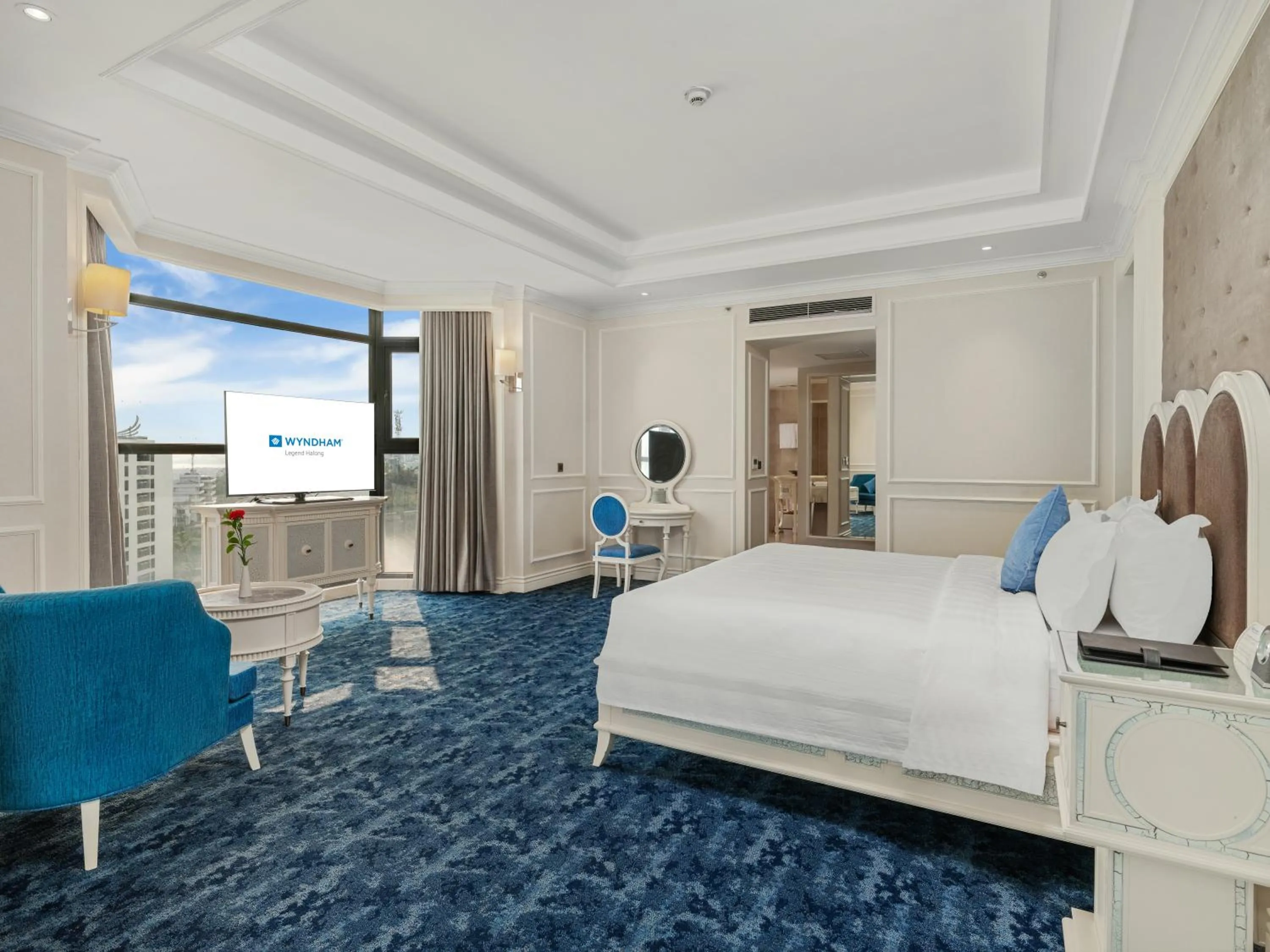 Bed in Wyndham Legend Halong