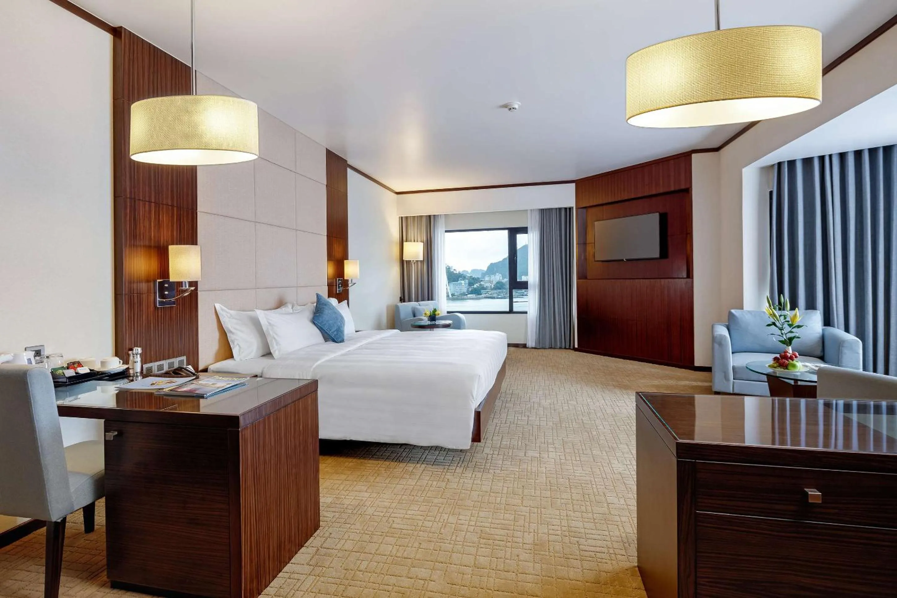 Photo of the whole room, Bed in Wyndham Legend Halong
