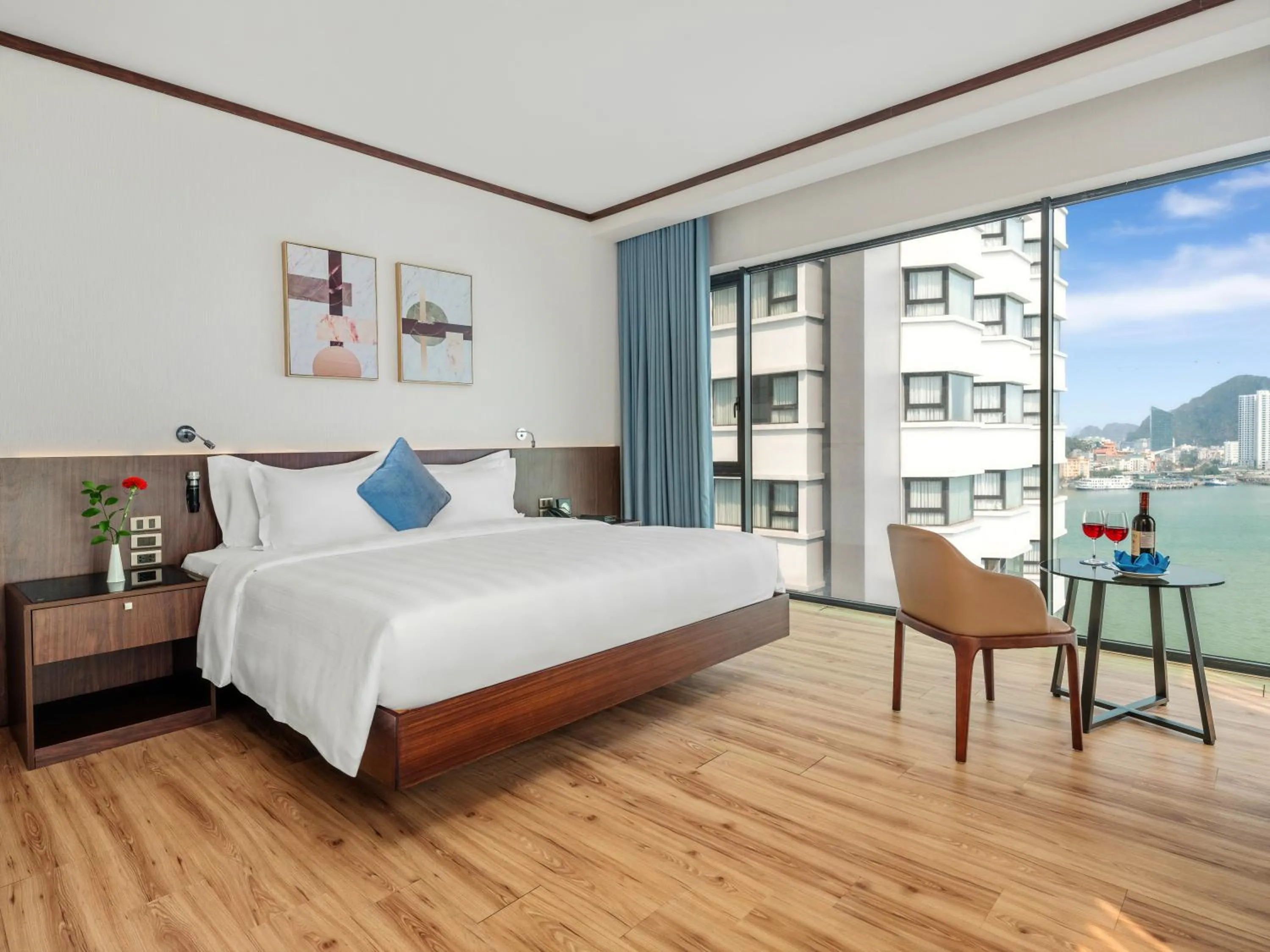 Bed in Wyndham Legend Halong