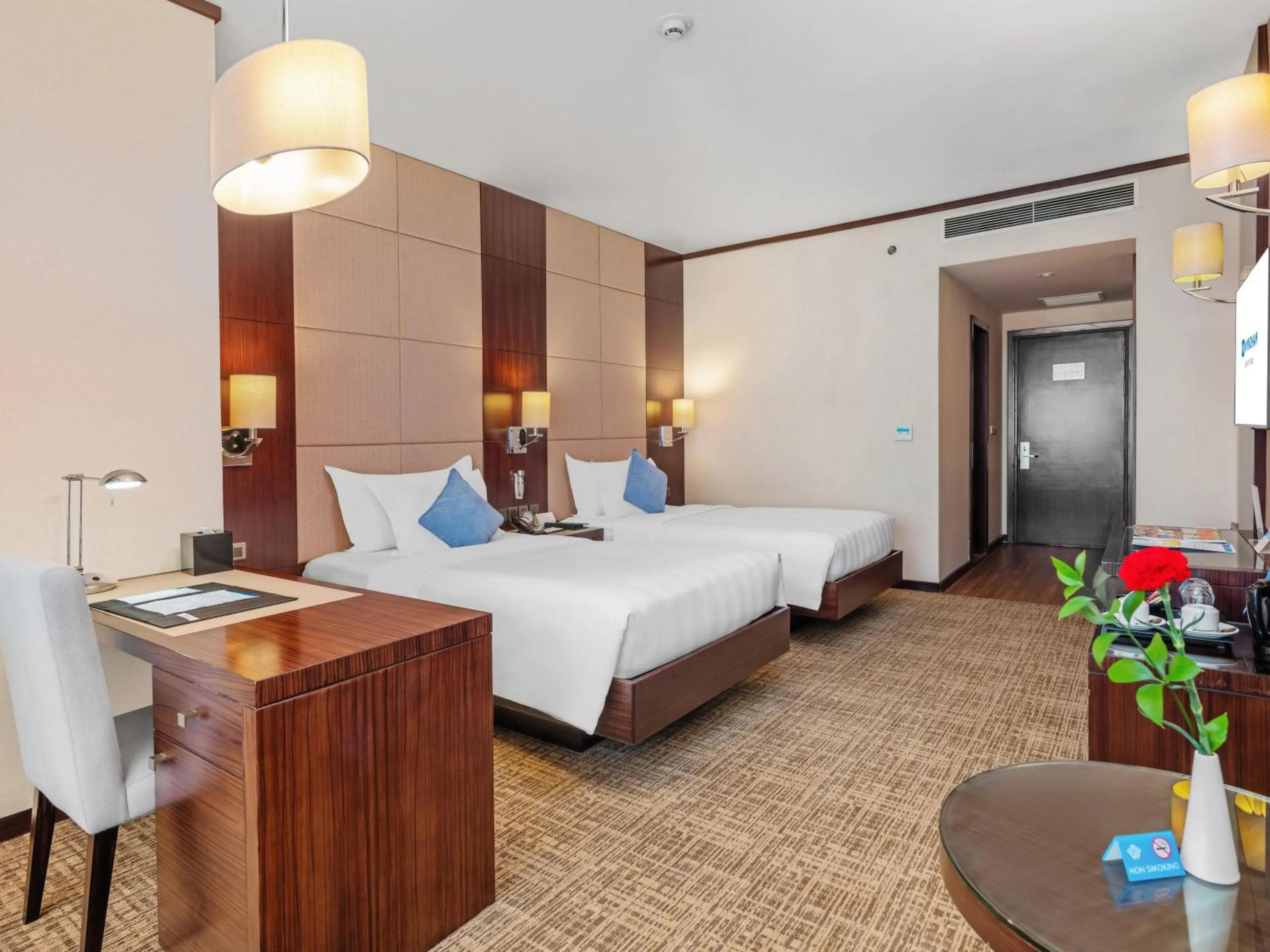 Bed in Wyndham Legend Halong