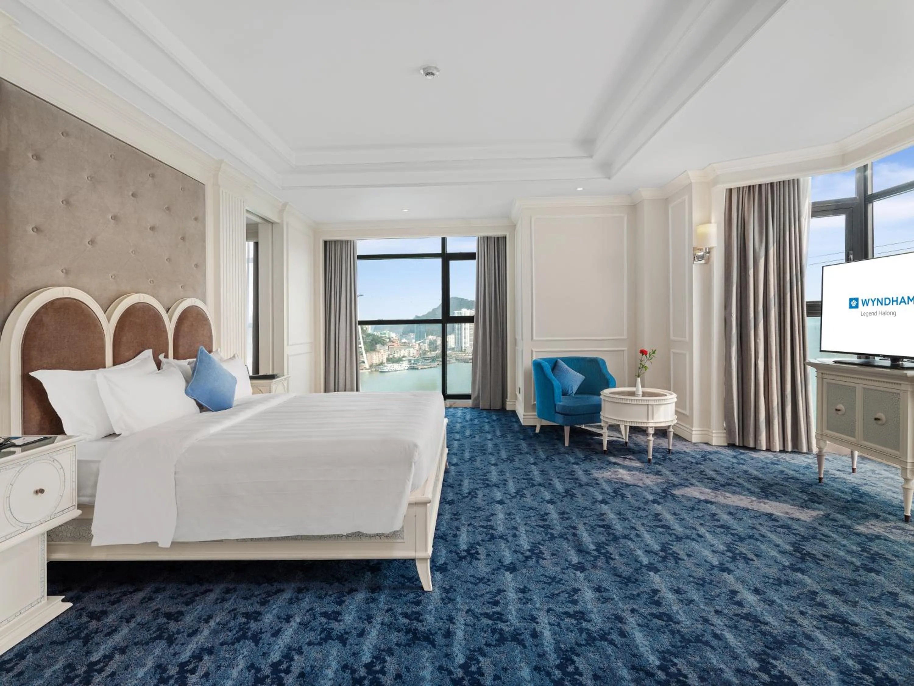 Bed in Wyndham Legend Halong