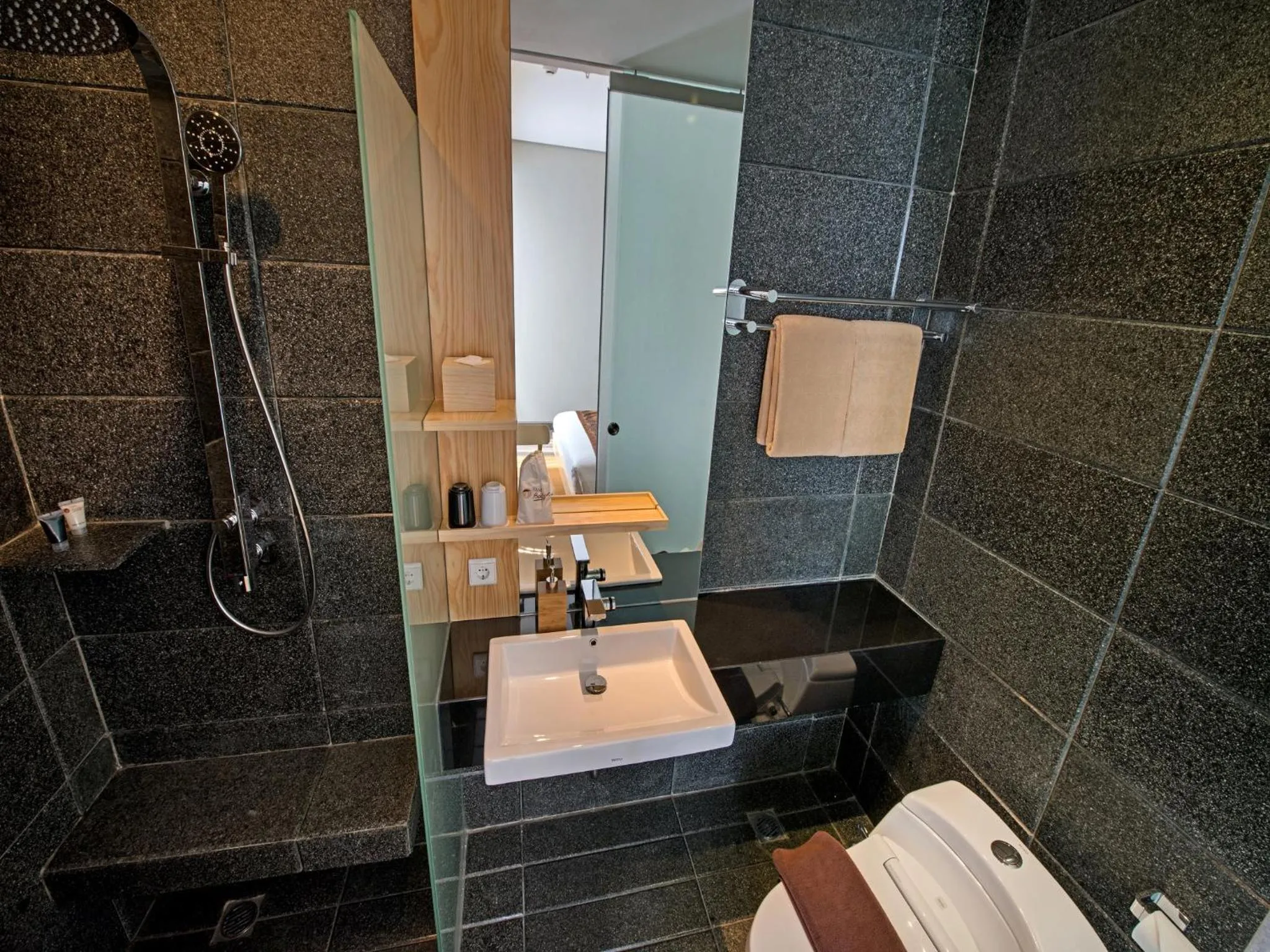 Toilet in Tama Boutique Hotel