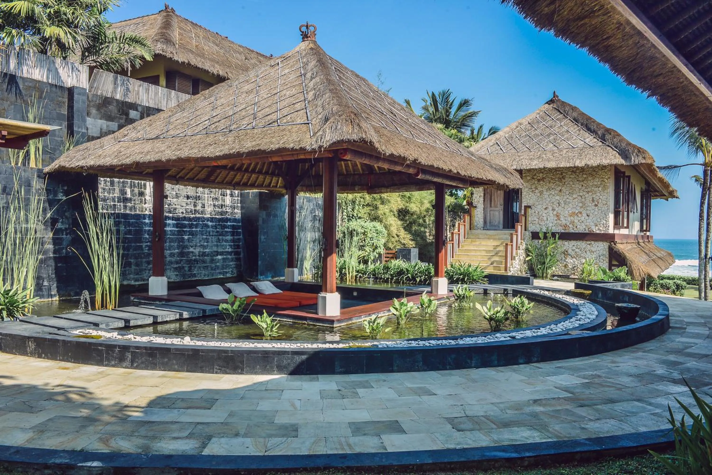 Library in Sound of The Sea Villa