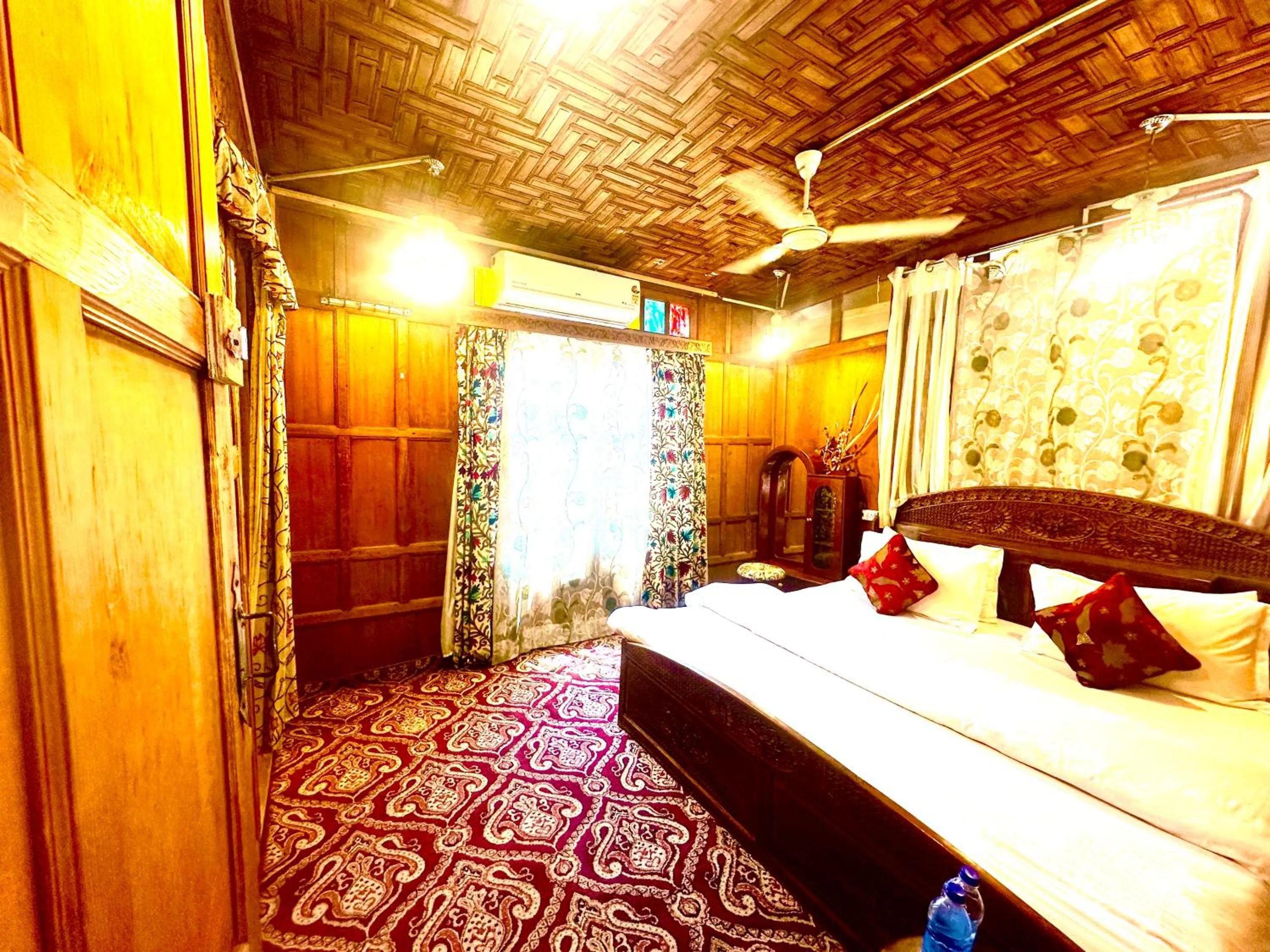 Lake Palace Group Of House Boats