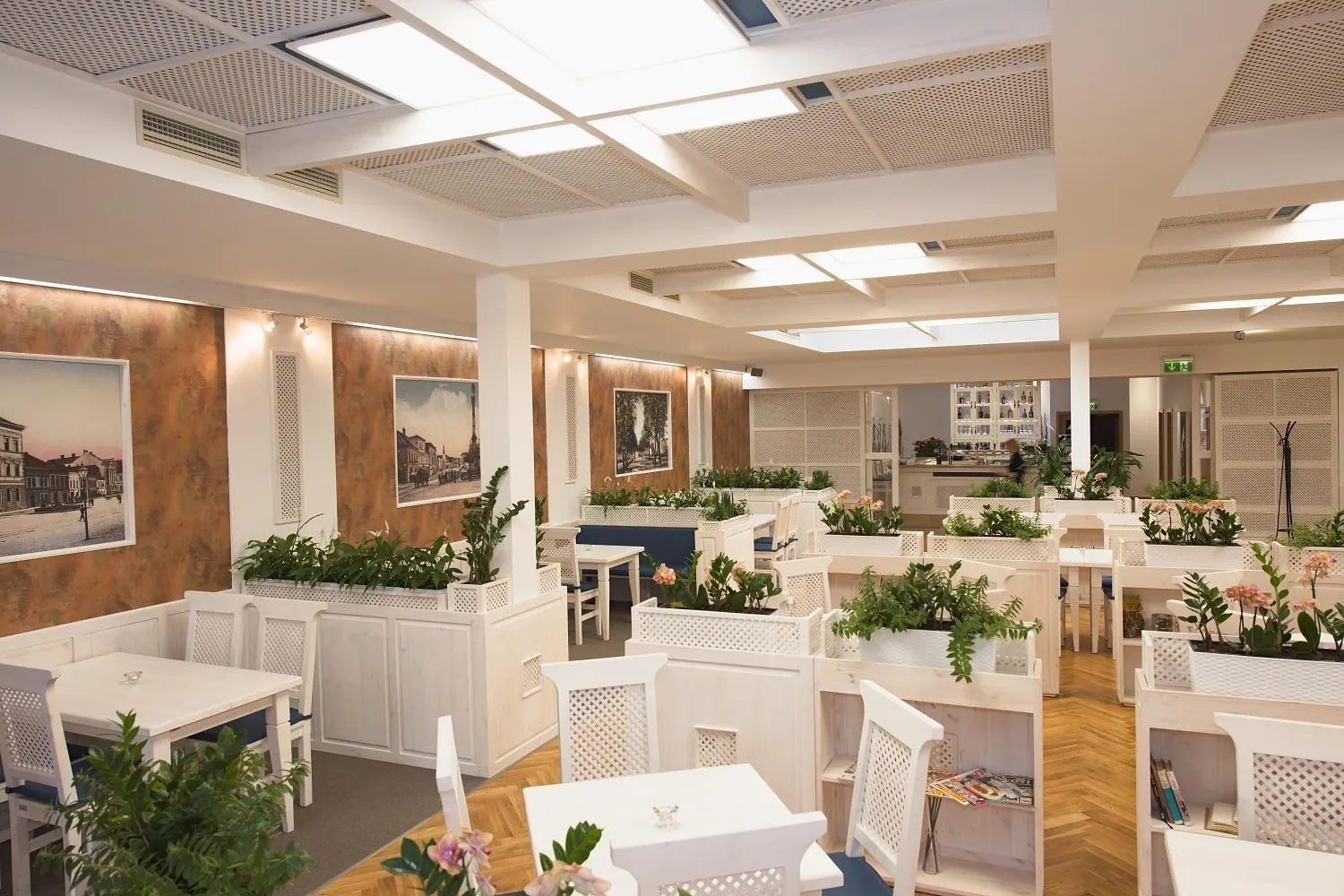 Restaurant/places to eat in Hotel Slavia