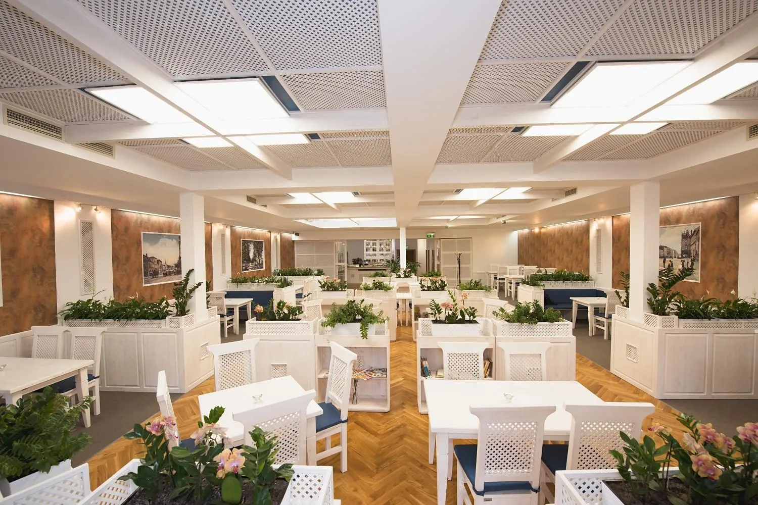 Restaurant/places to eat in Hotel Slavia