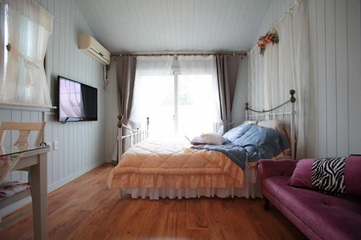 Bed in Pyeongchang Edelweiss Pension