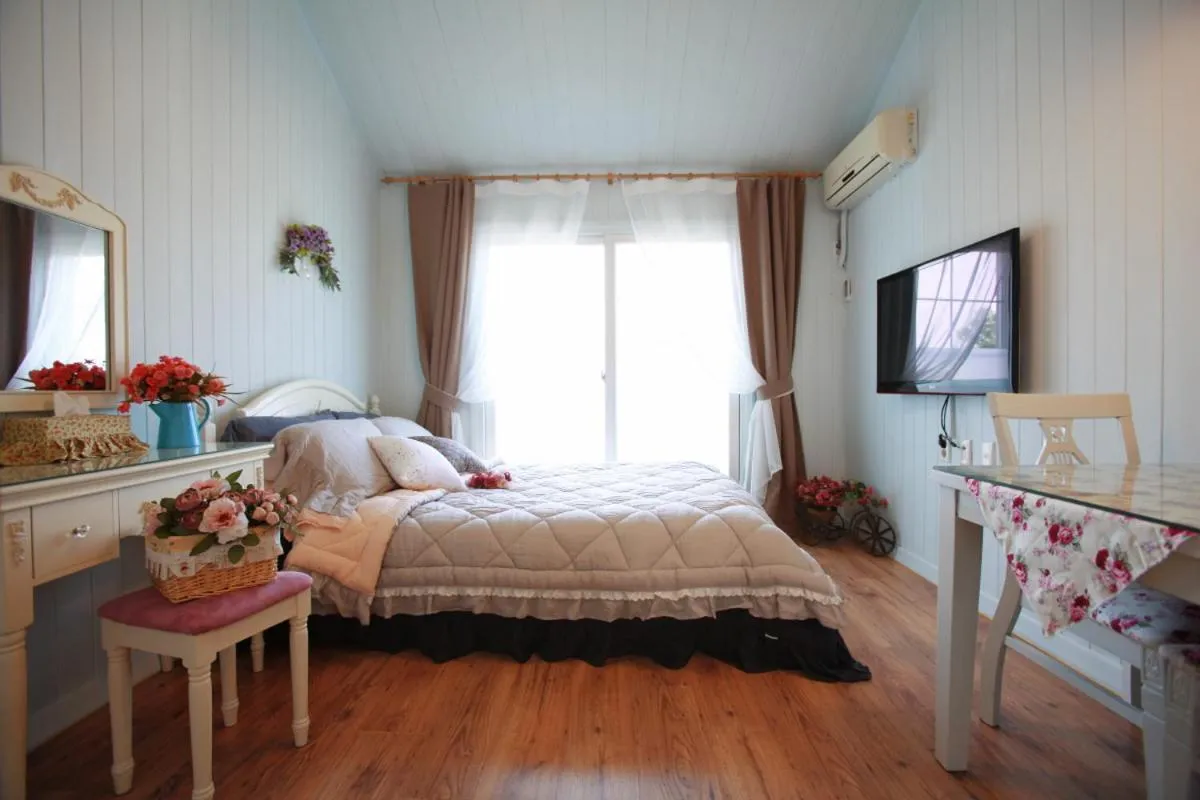 Bed in Pyeongchang Edelweiss Pension