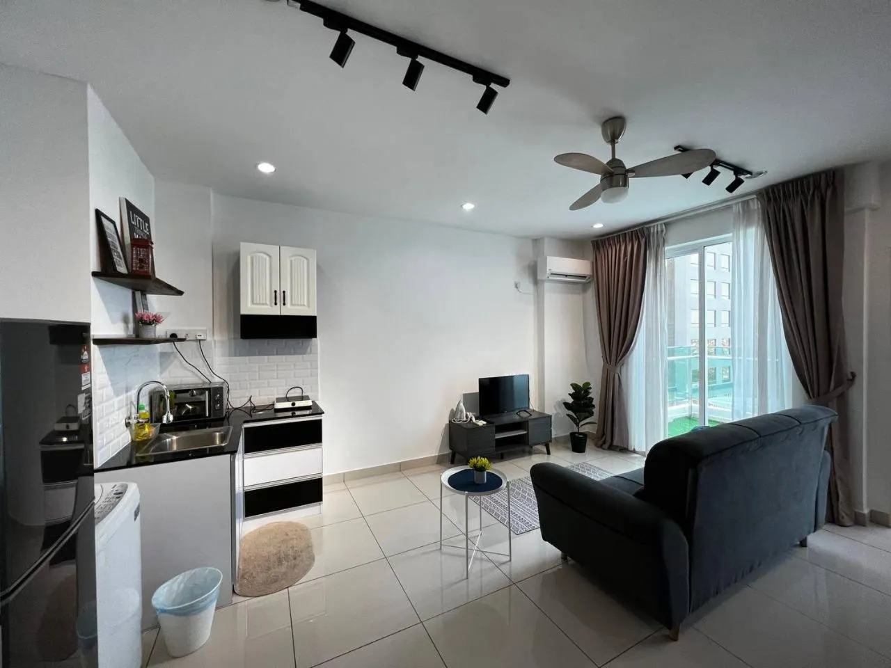 Kitchen or kitchenette in Merlene Suites at Mansion One Formerly know as Mansion One Suites