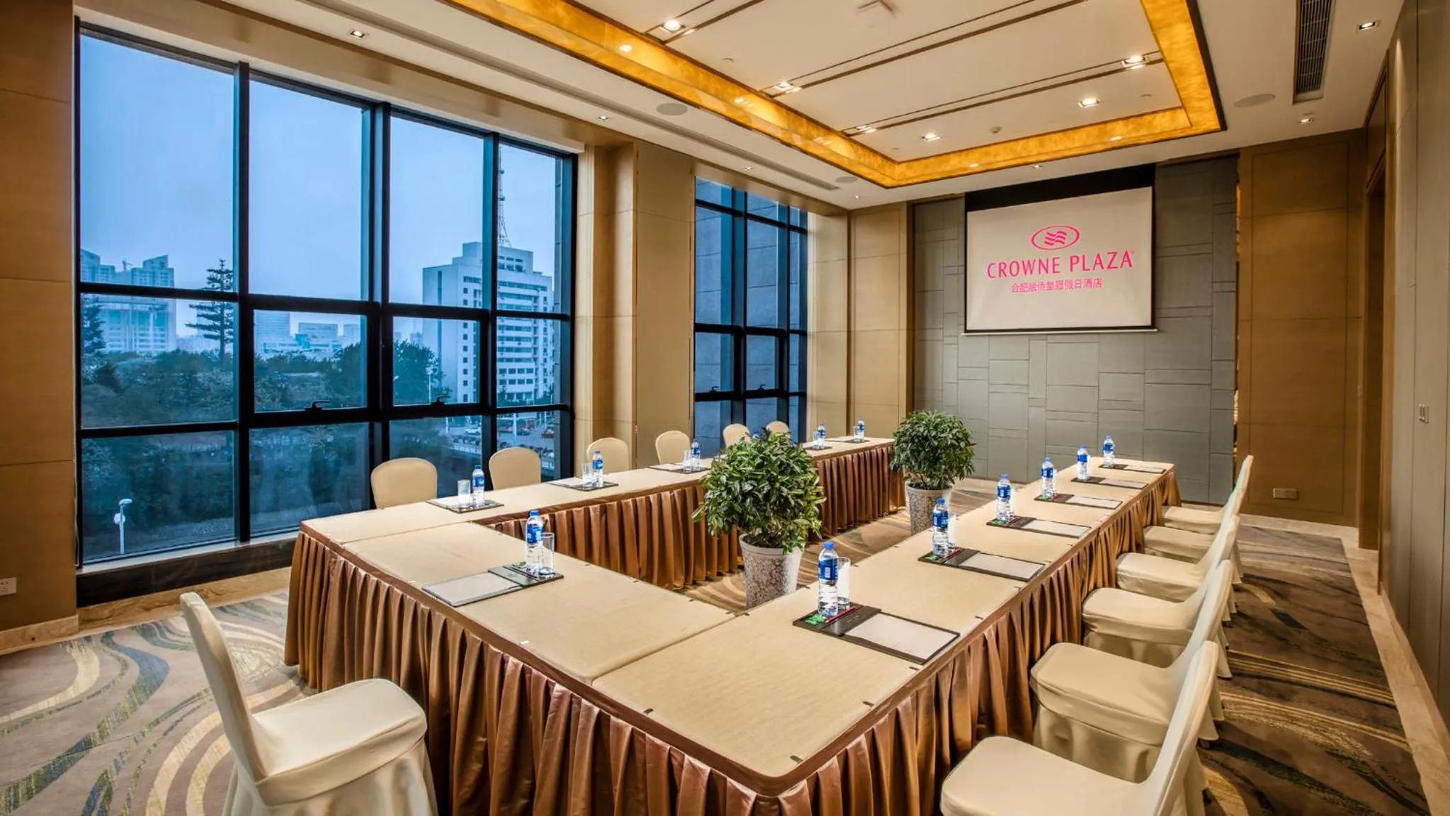 Meeting/conference room in Crowne Plaza Hefei Rongqiao by IHG