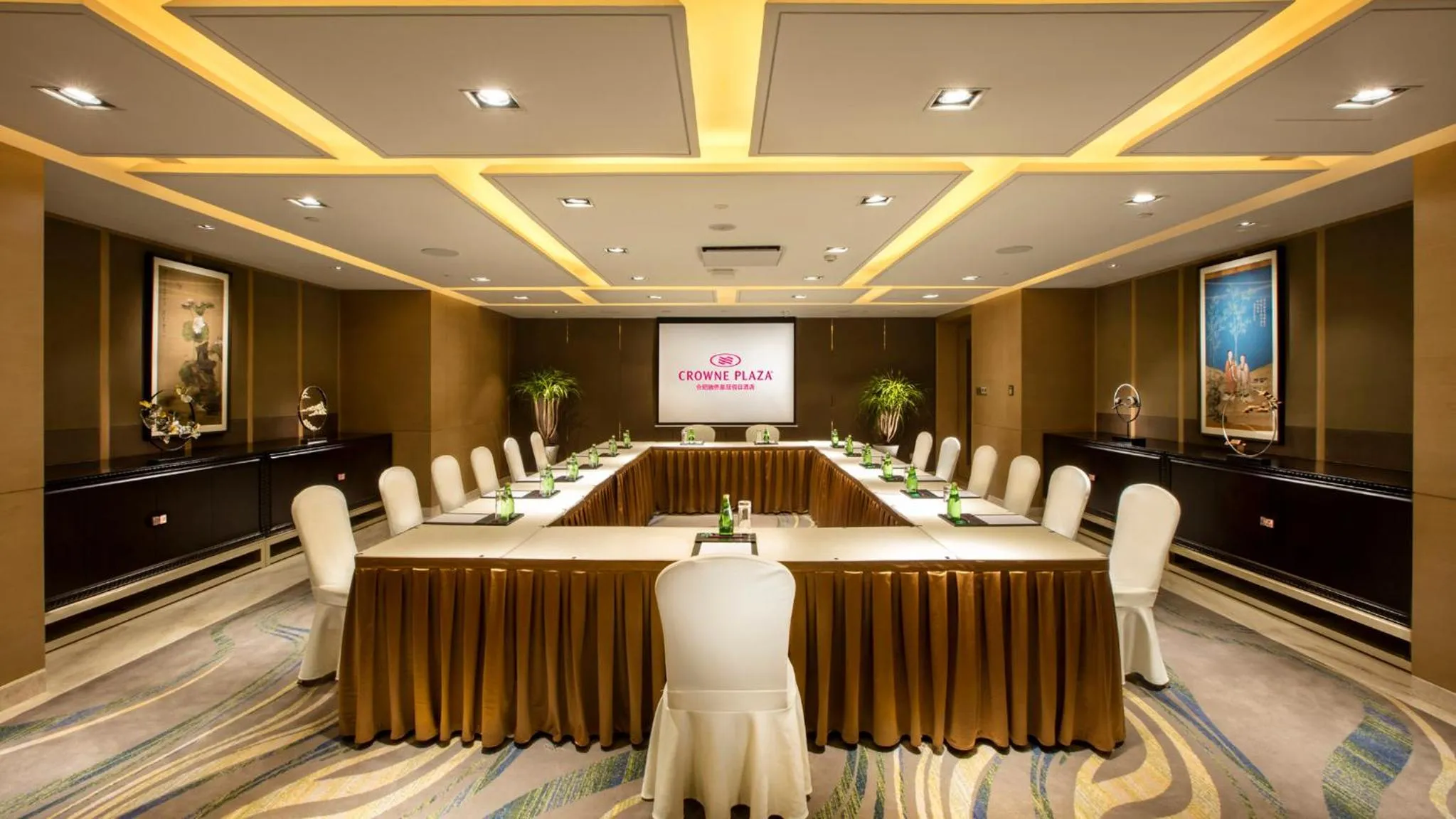 Meeting/conference room in Crowne Plaza Hefei Rongqiao by IHG