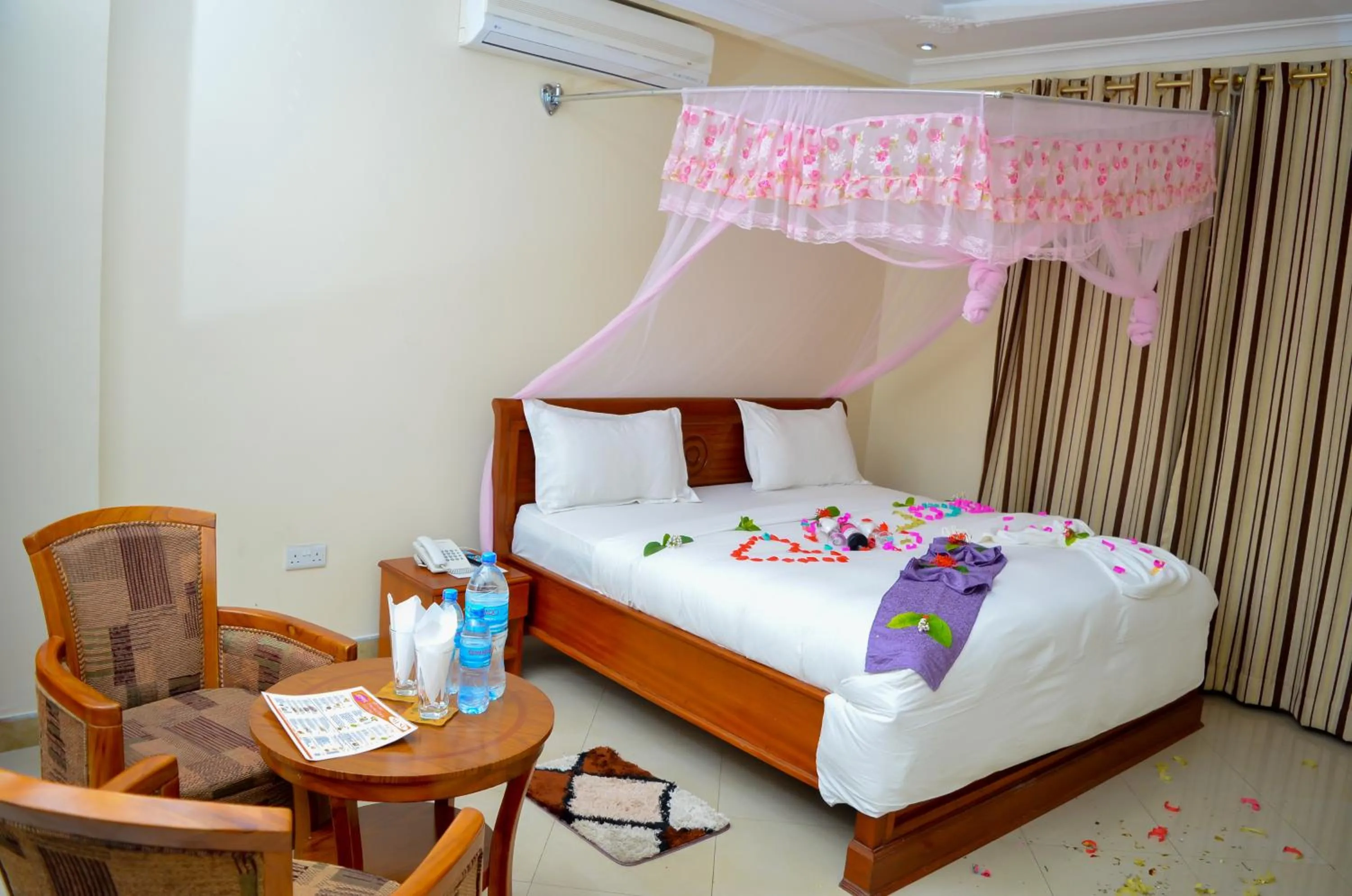 bunk bed, Bed in Silver Paradise Hotel