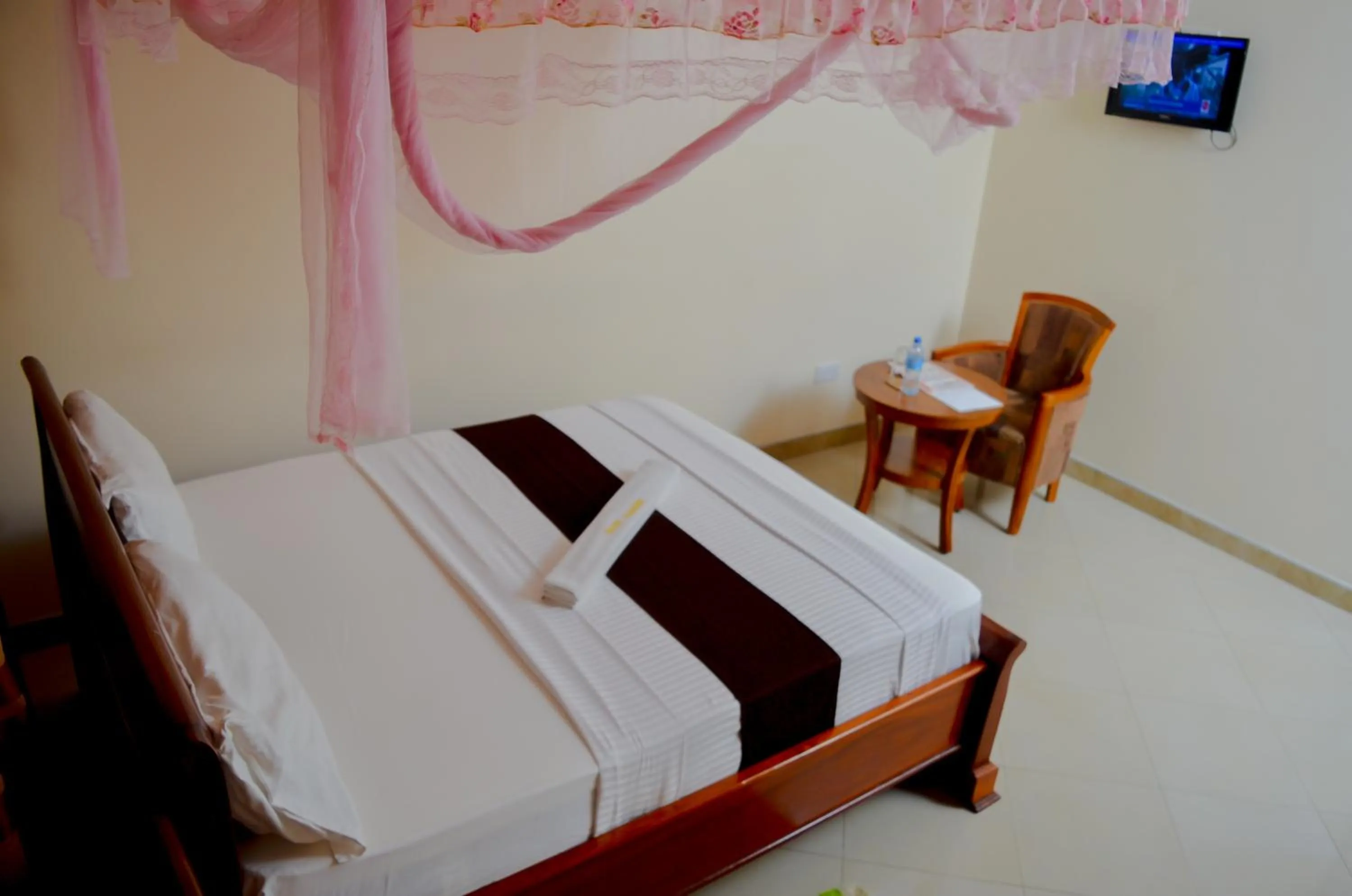 bunk bed, Bed in Silver Paradise Hotel