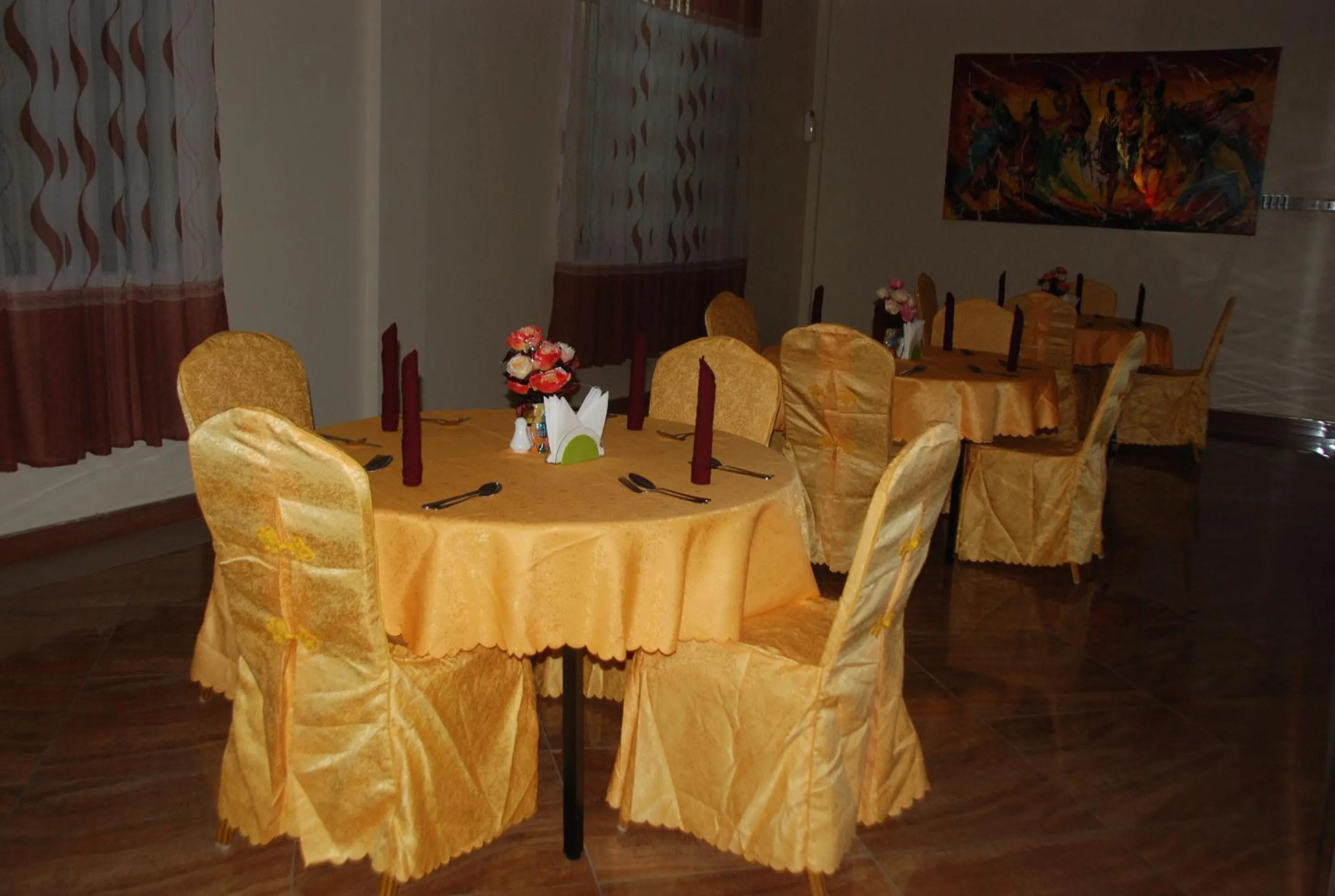 Restaurant/places to eat in Silver Paradise Hotel