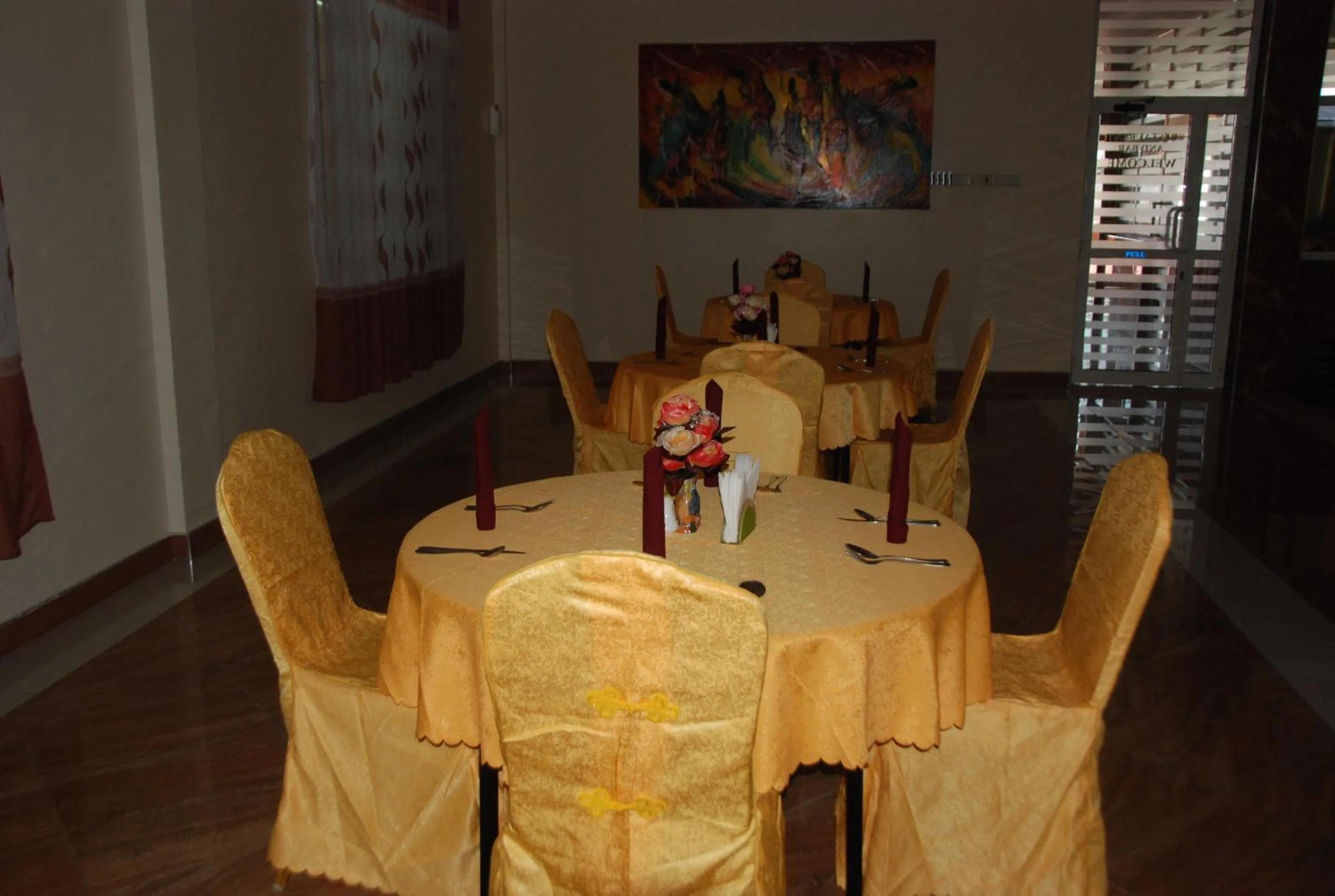 Restaurant/places to eat in Silver Paradise Hotel