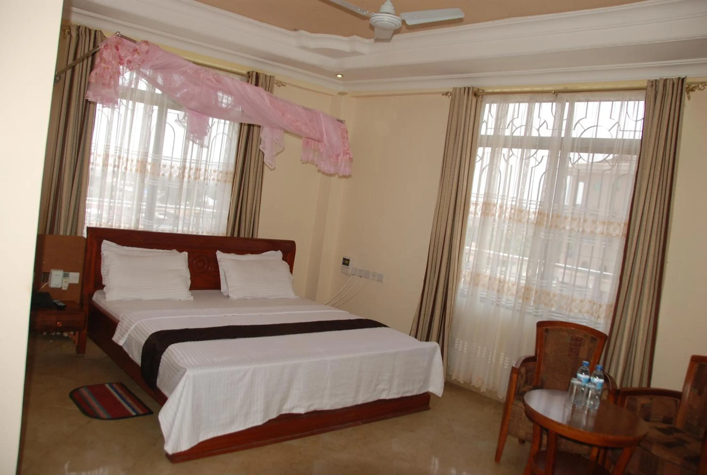Photo of the whole room, Bed in Silver Paradise Hotel