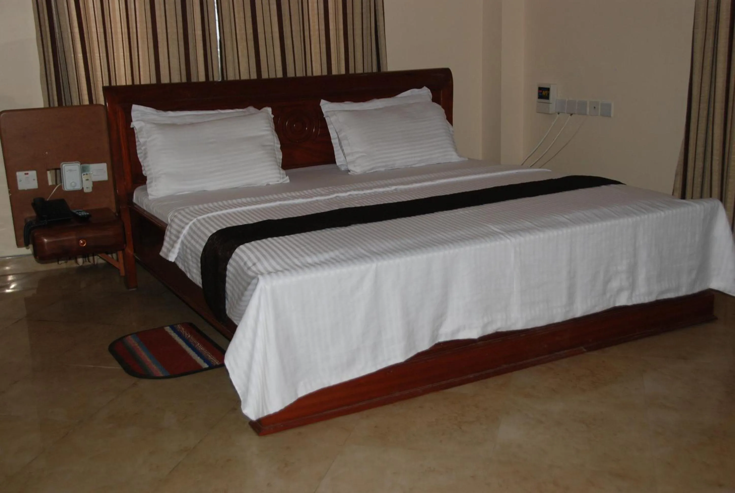 Bed in Silver Paradise Hotel