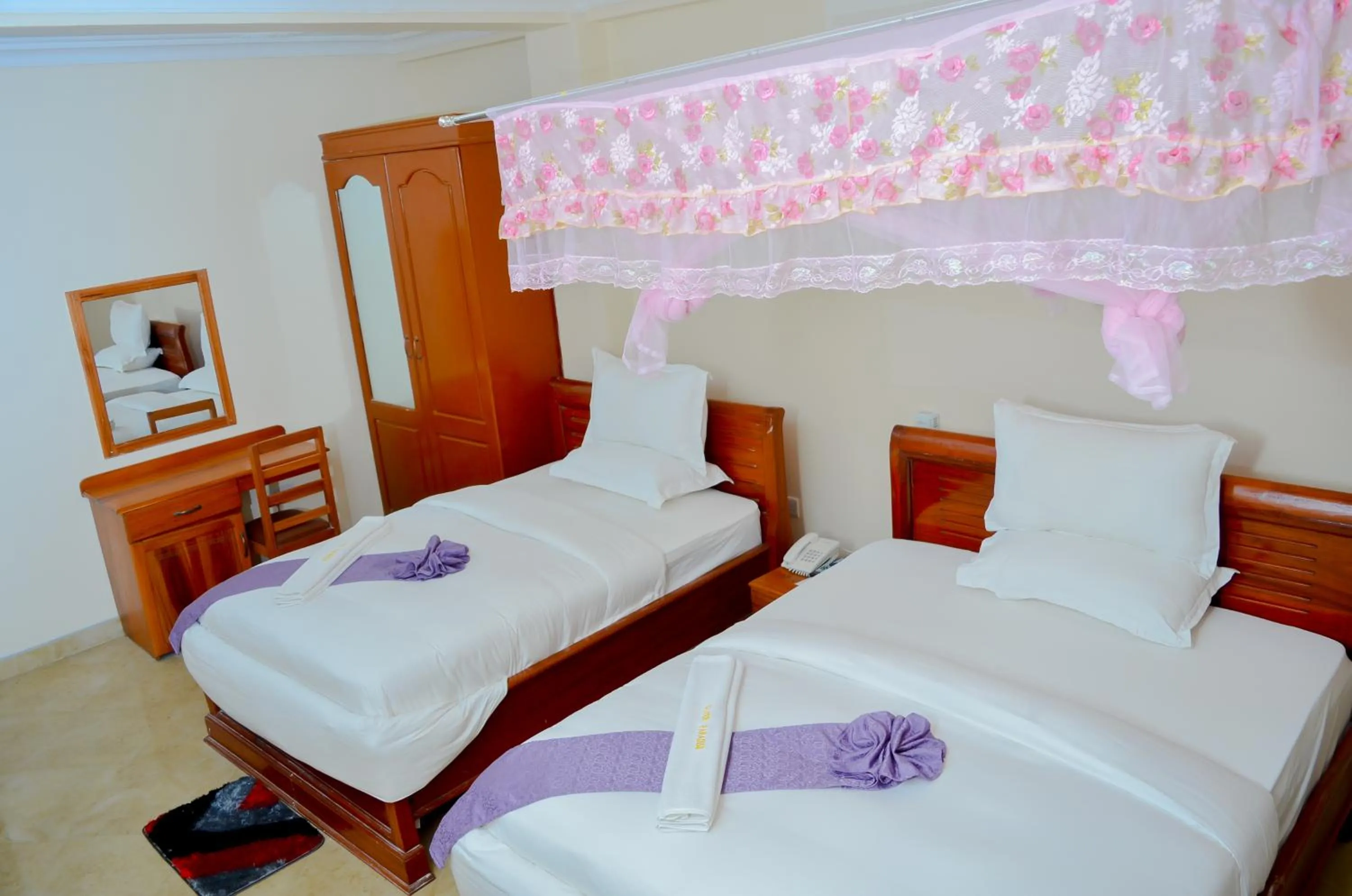 bunk bed, Bed in Silver Paradise Hotel