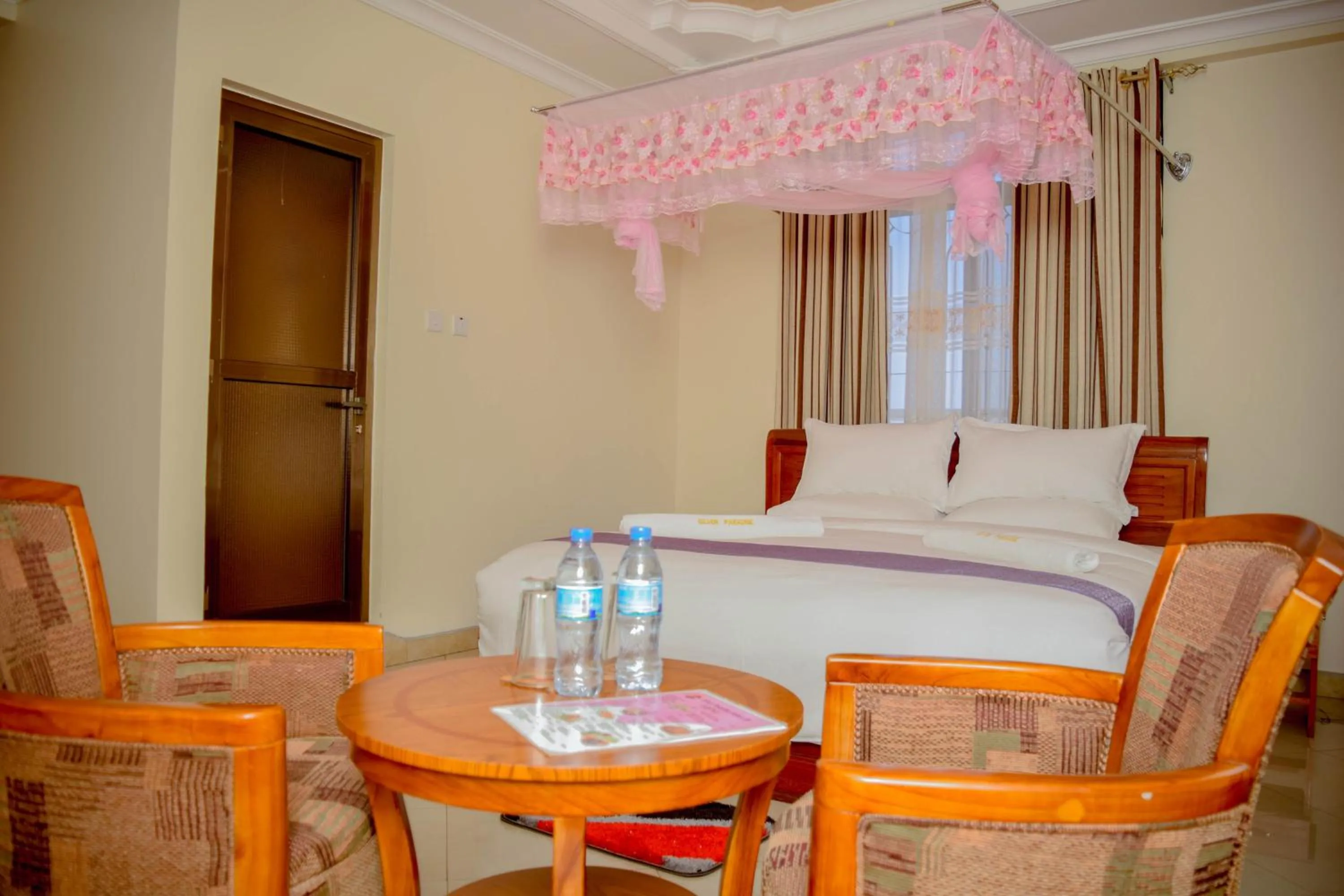 bunk bed, Bed in Silver Paradise Hotel