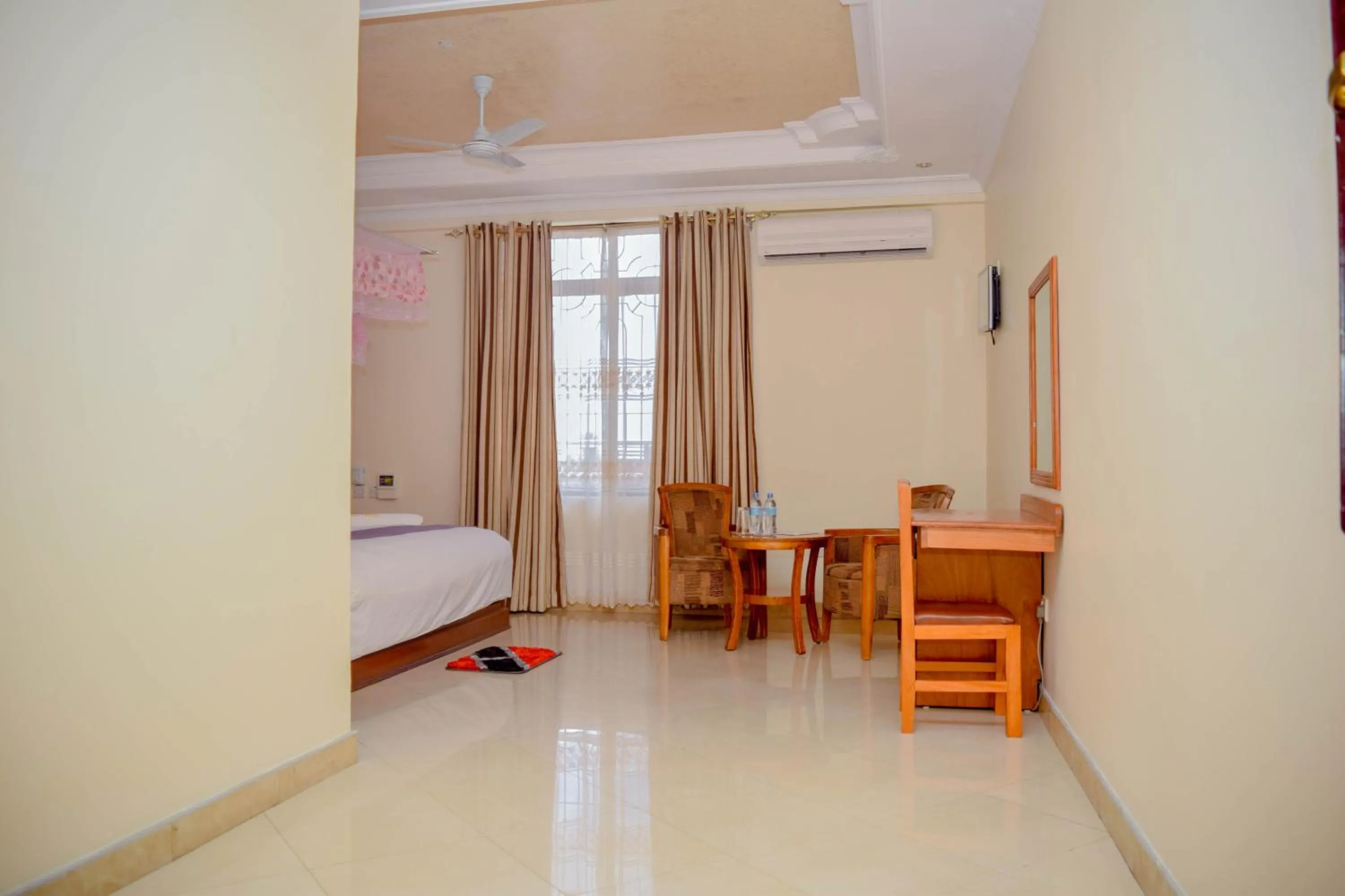 bunk bed, Bed in Silver Paradise Hotel