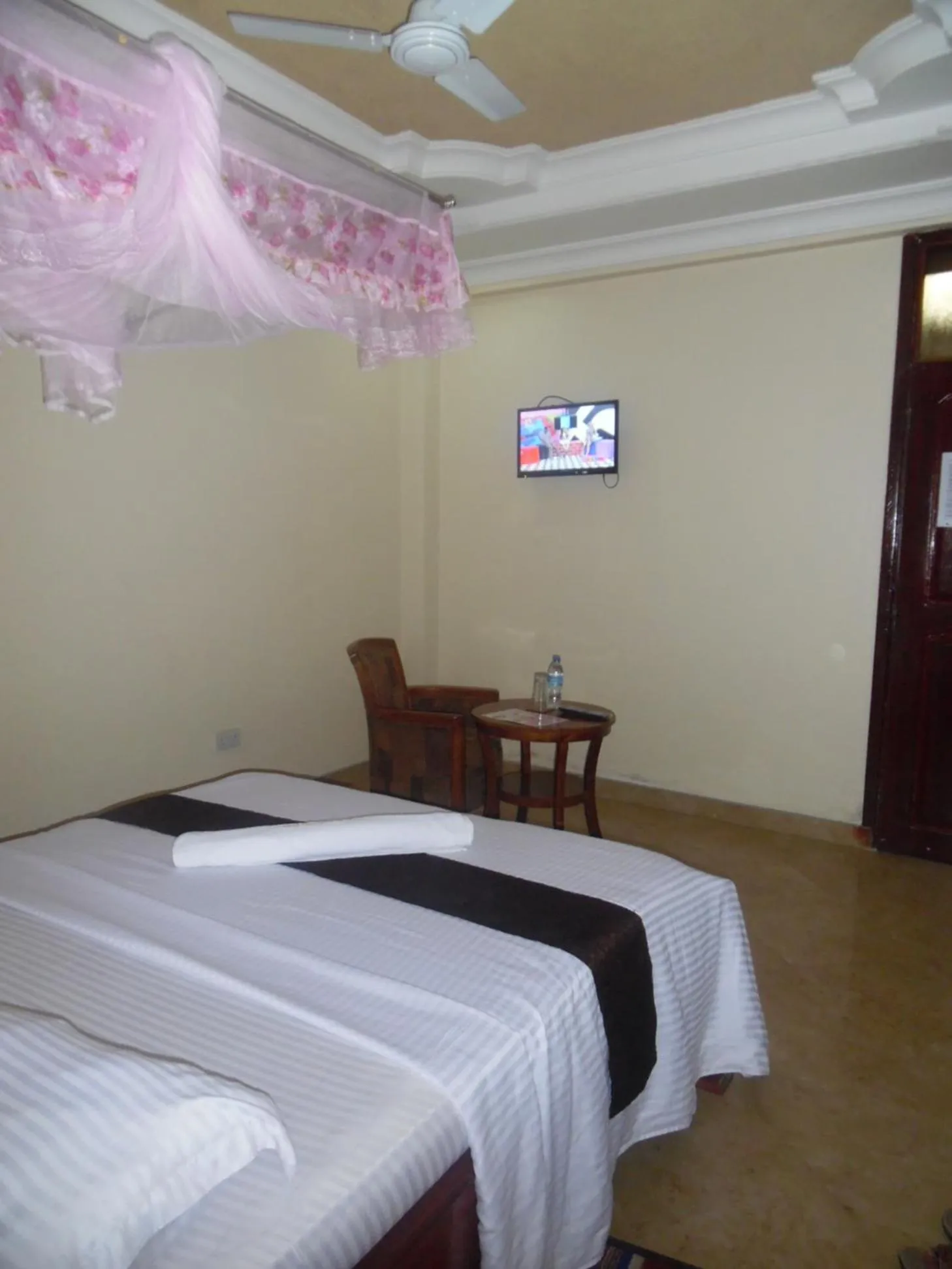 Bedroom, Bed in Silver Paradise Hotel