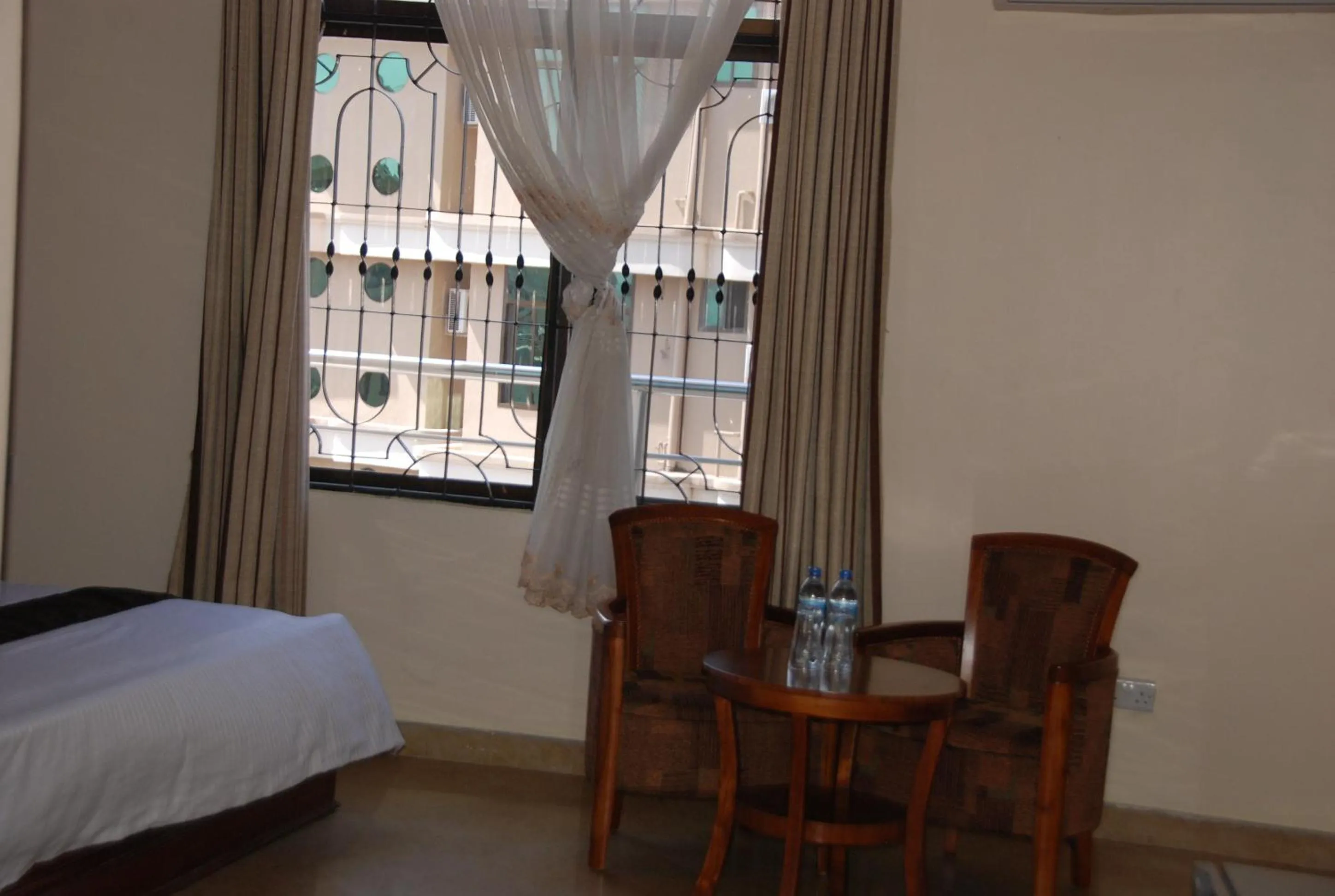 Dining area, Bed in Silver Paradise Hotel