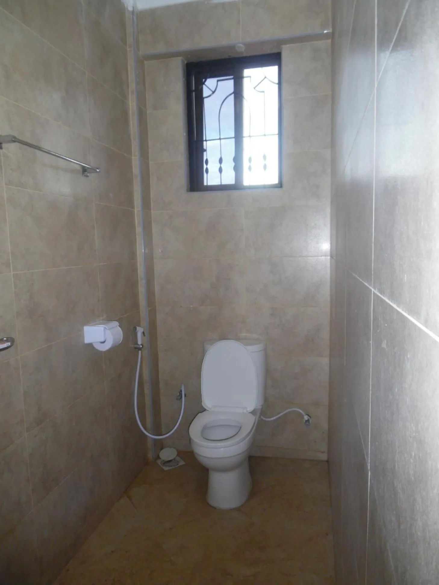 Toilet in Silver Paradise Hotel