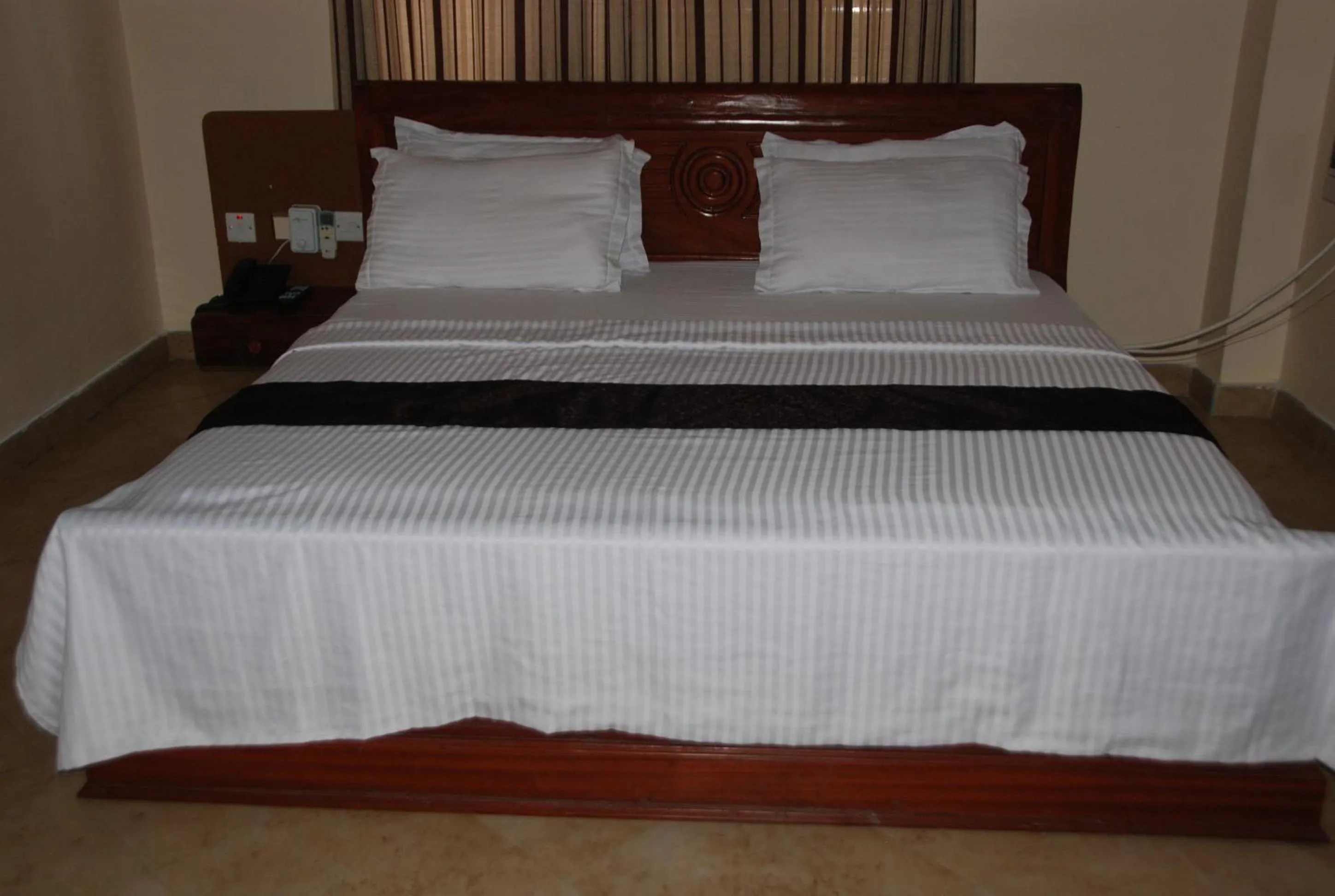 bunk bed, Bed in Silver Paradise Hotel