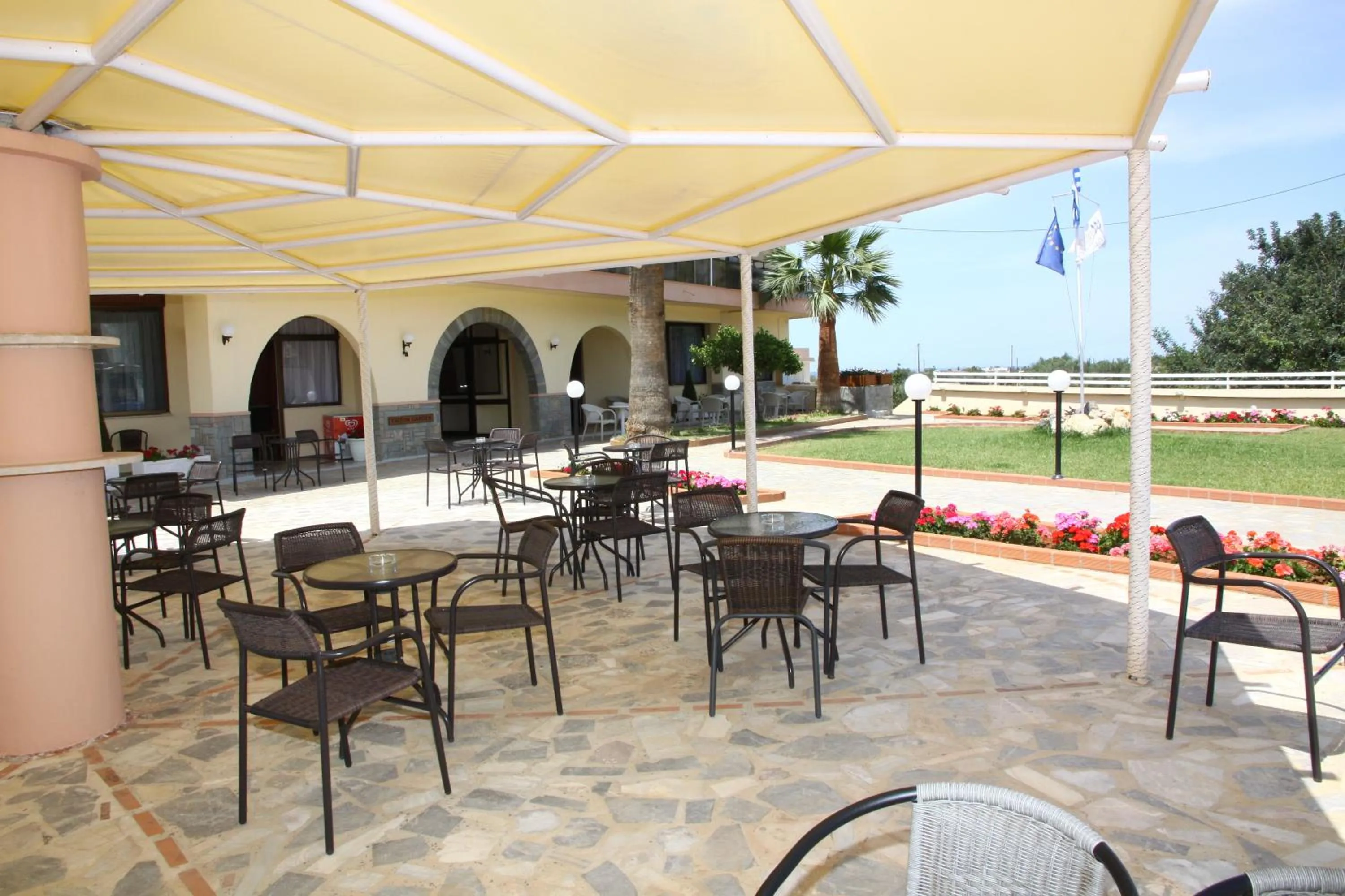 Patio in Triton Garden Hotel