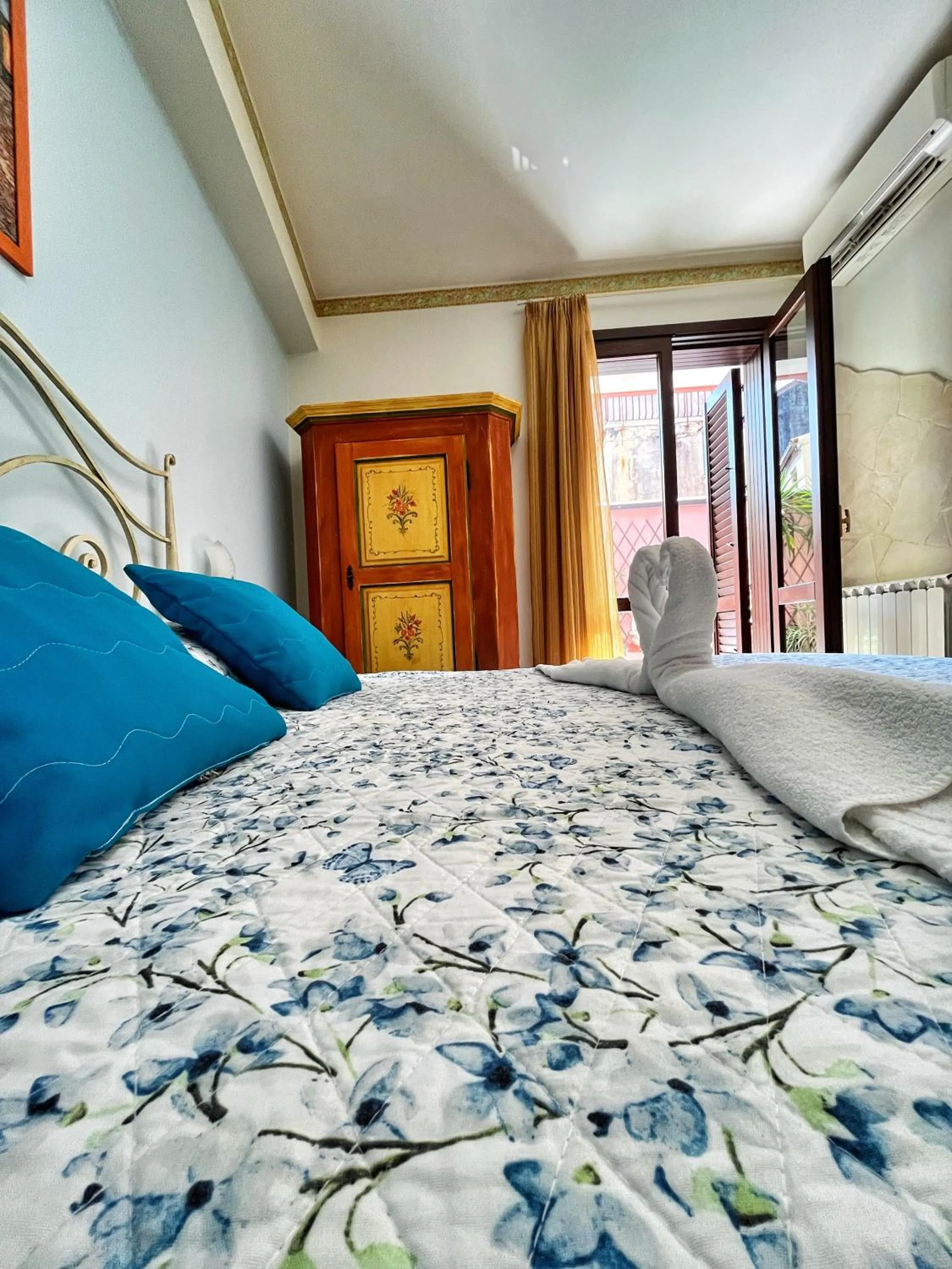 Bed in B&B Epos Acitrezza