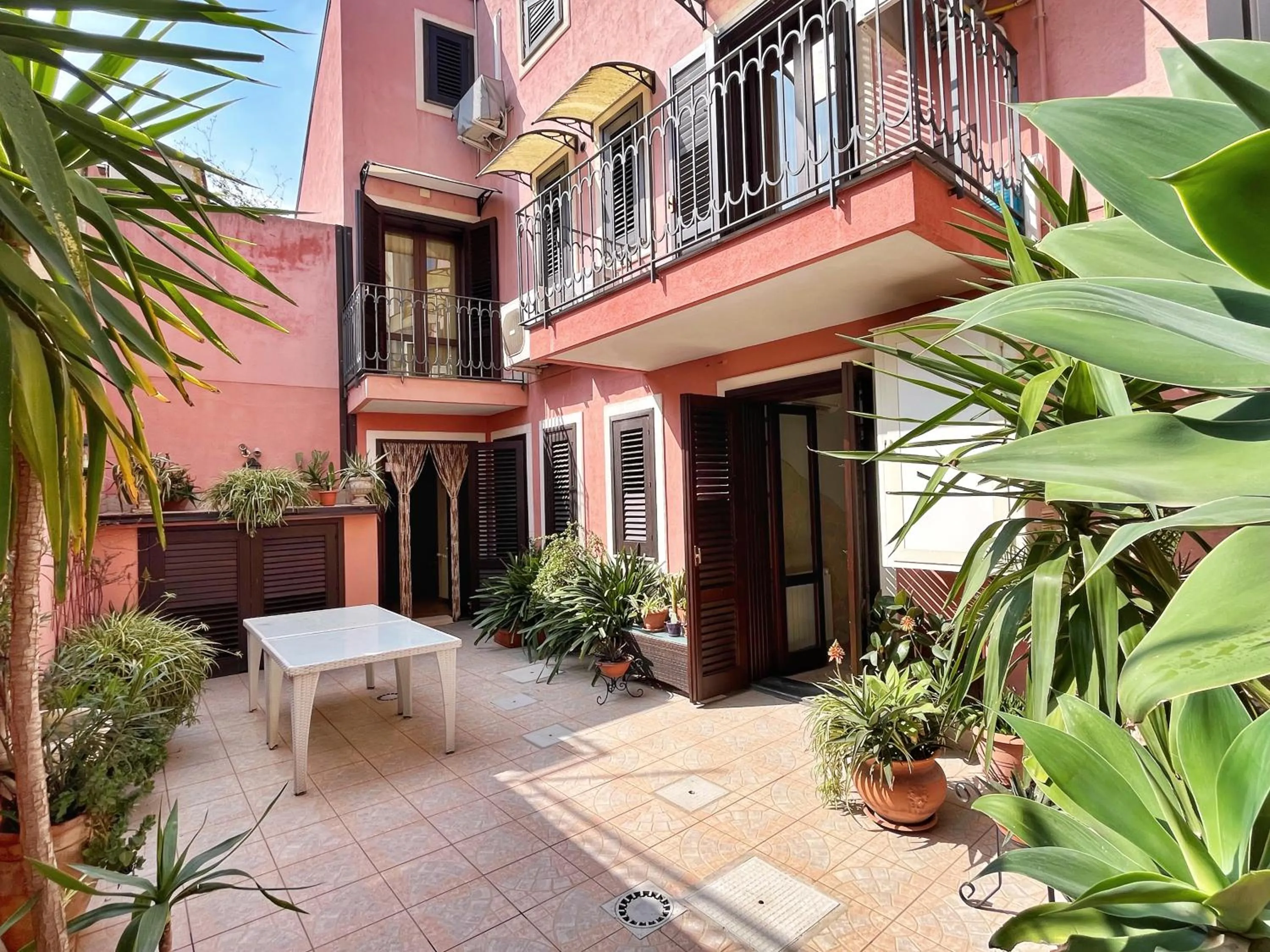 Patio in B&B Epos Acitrezza