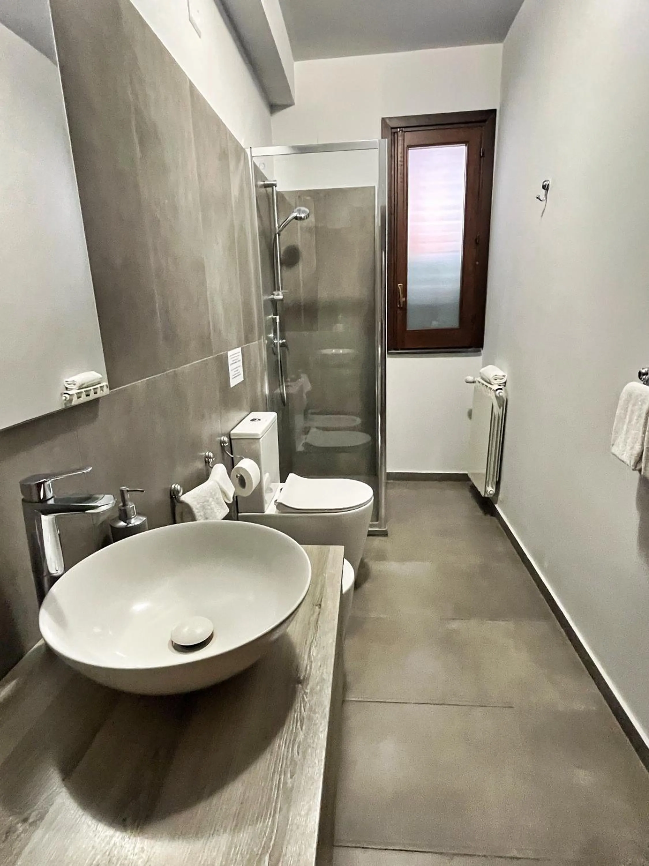 Shower in B&B Epos Acitrezza