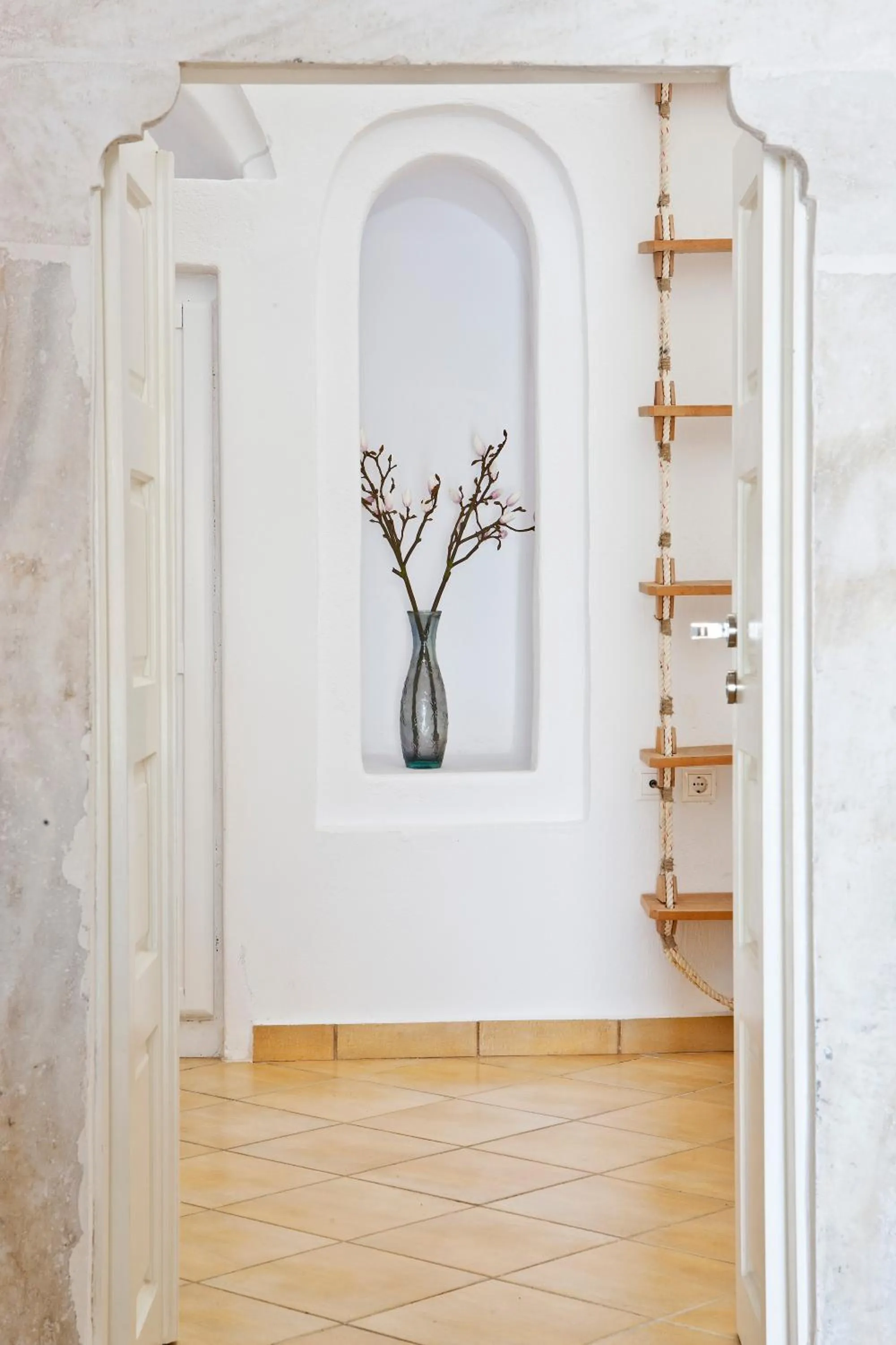 Decorative detail in 1809 Villa by Thireas