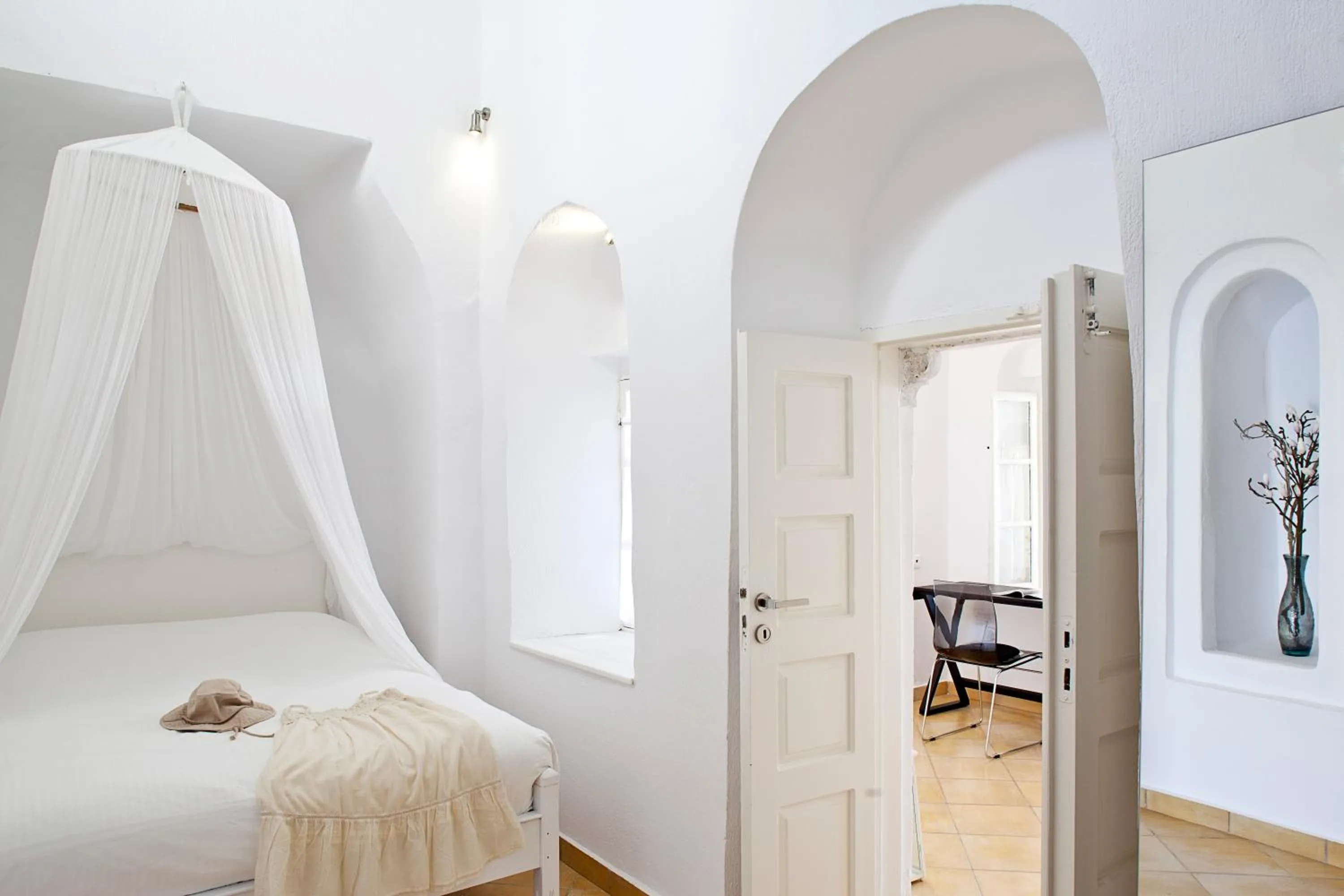 Photo of the whole room, Bed in 1809 Villa by Thireas