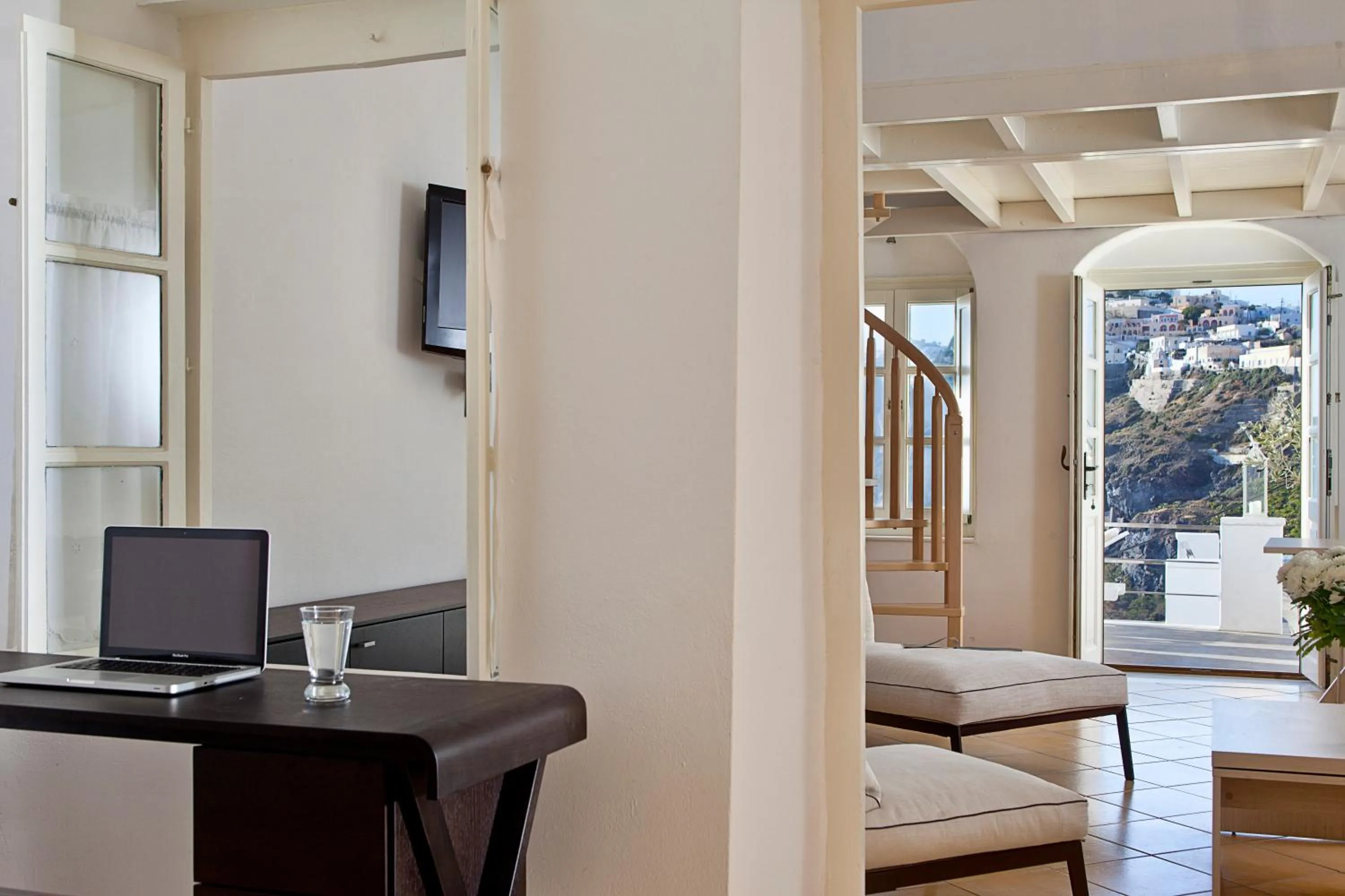 Decorative detail in 1809 Villa by Thireas