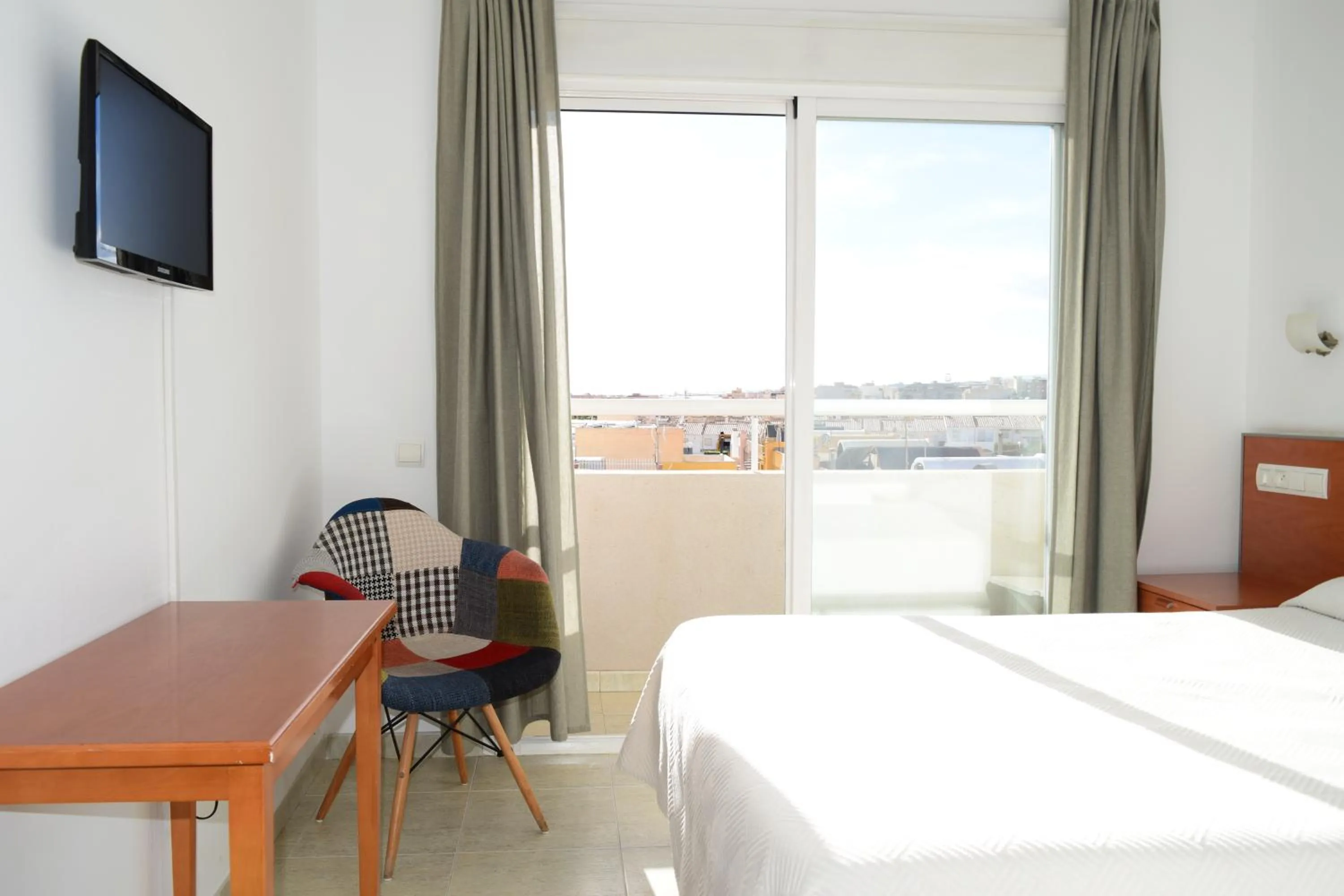 Communal lounge/ TV room, Bed in Hotel Mirablau