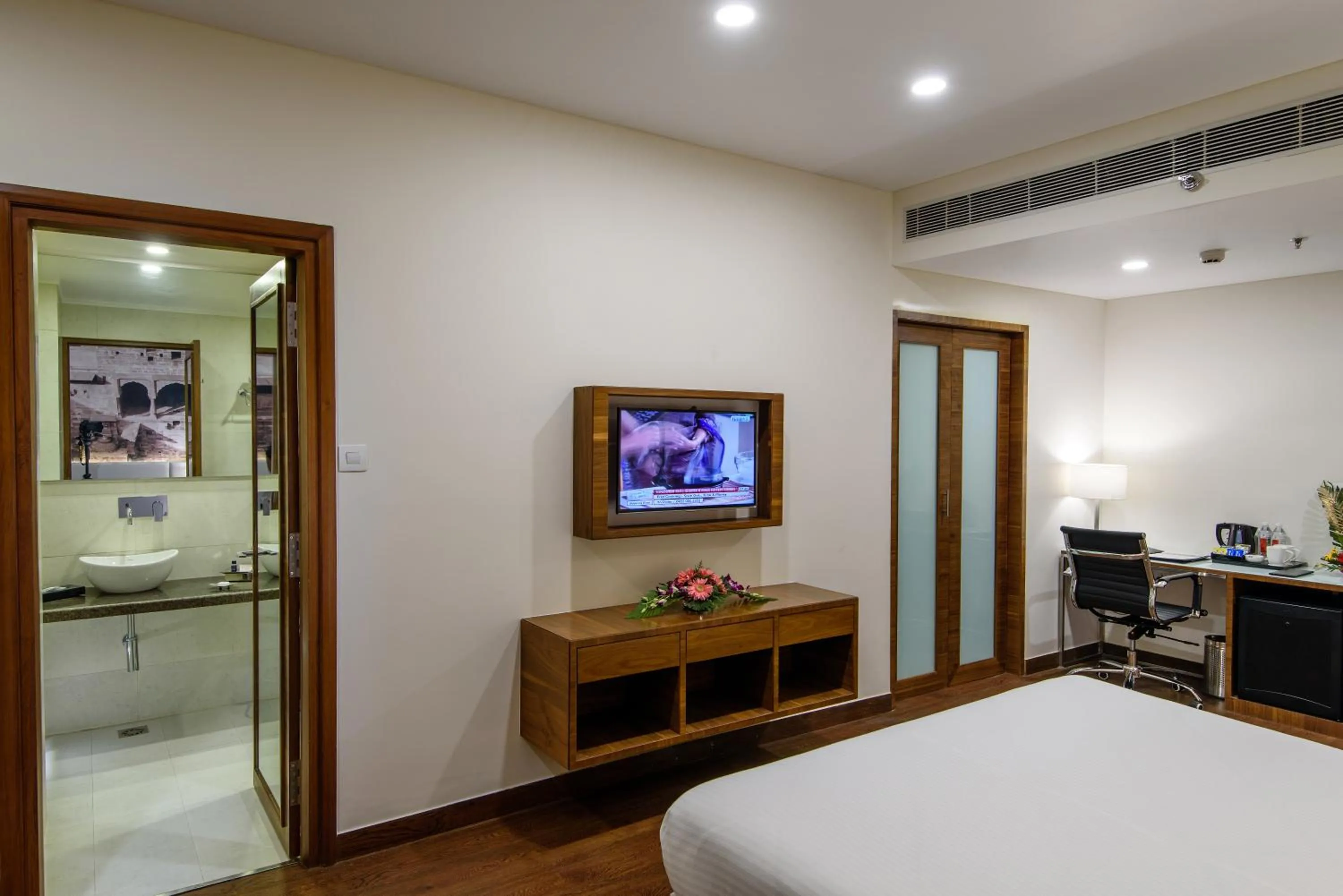 Bathroom, Bed in Regenta Central Jaipur